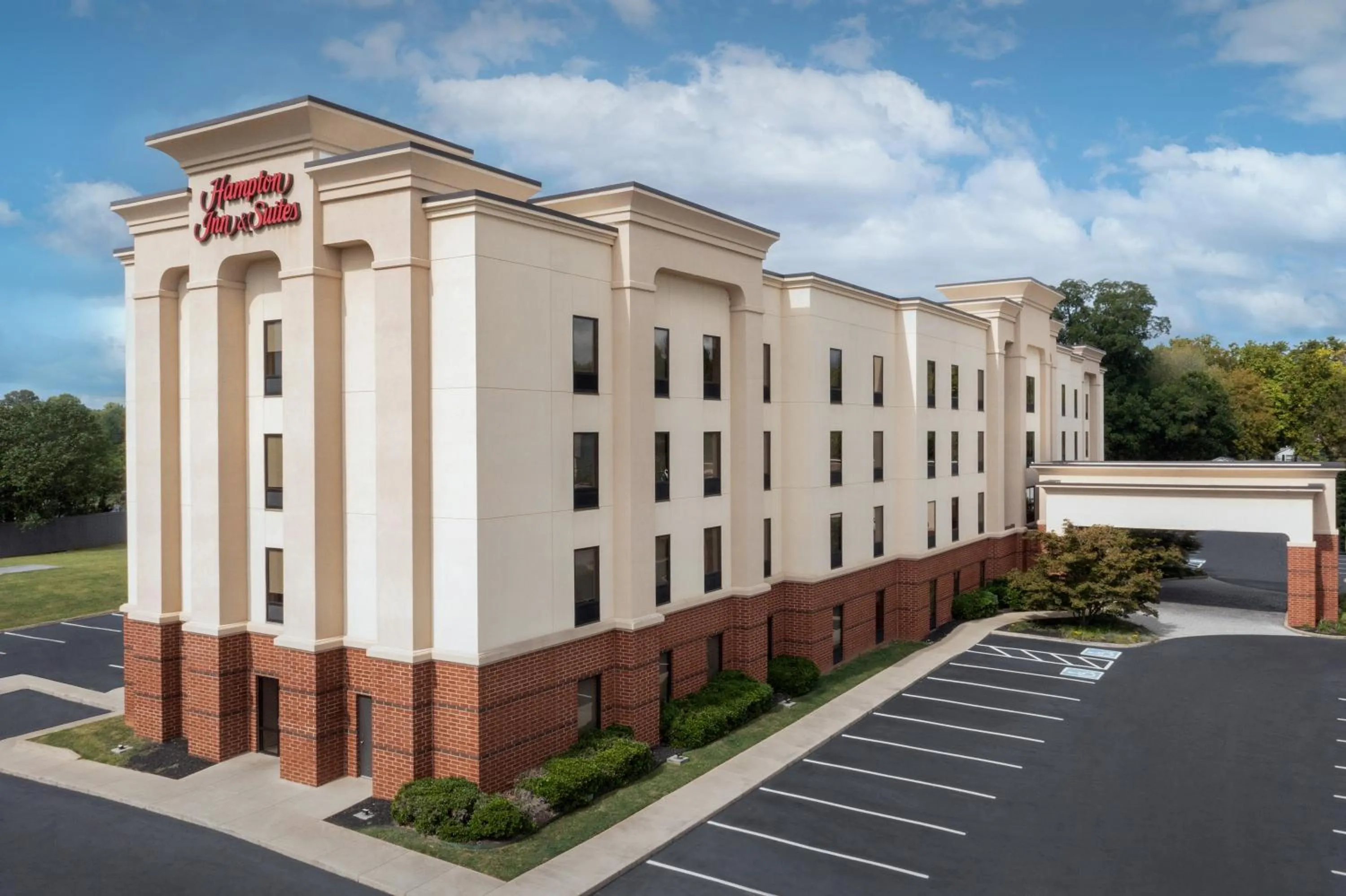 Property building in Hampton Inn & Suites-Knoxville/North I-75