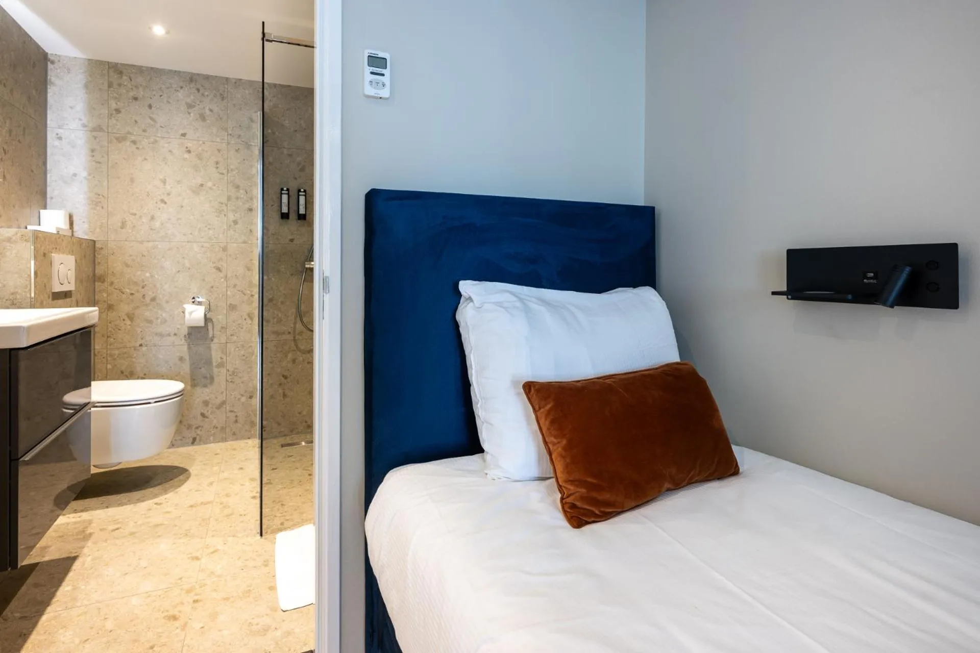 Toilet, Bed in Hotel Royal