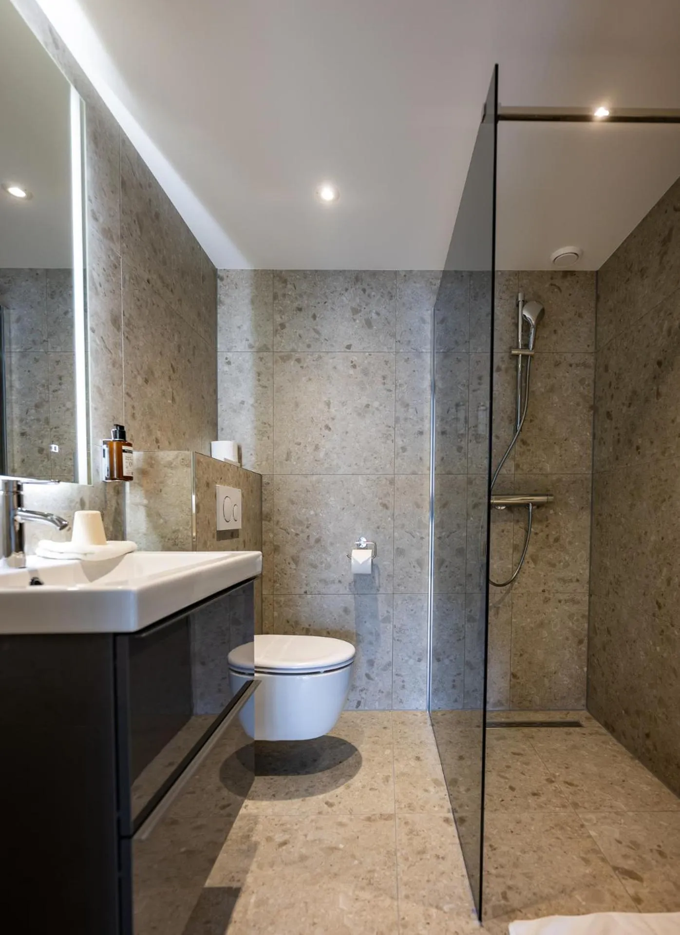 Shower in Hotel Royal