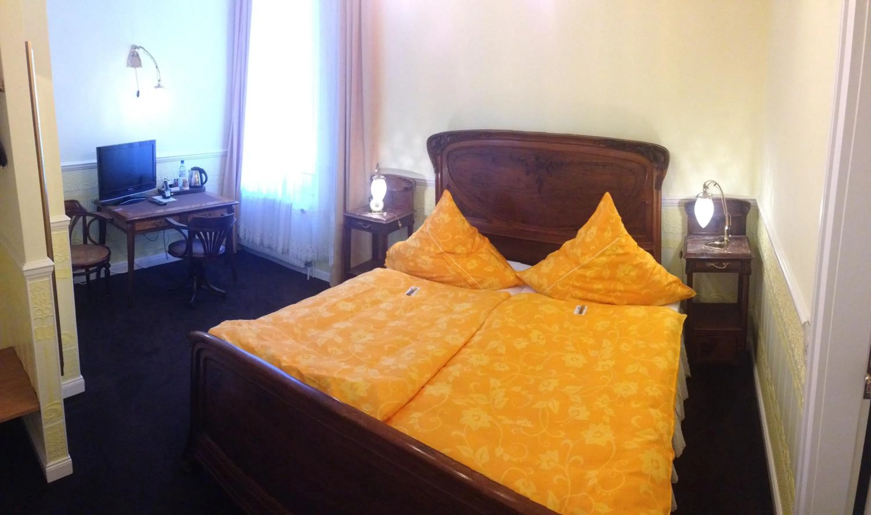 Bed in Hotel Goldener Löwe