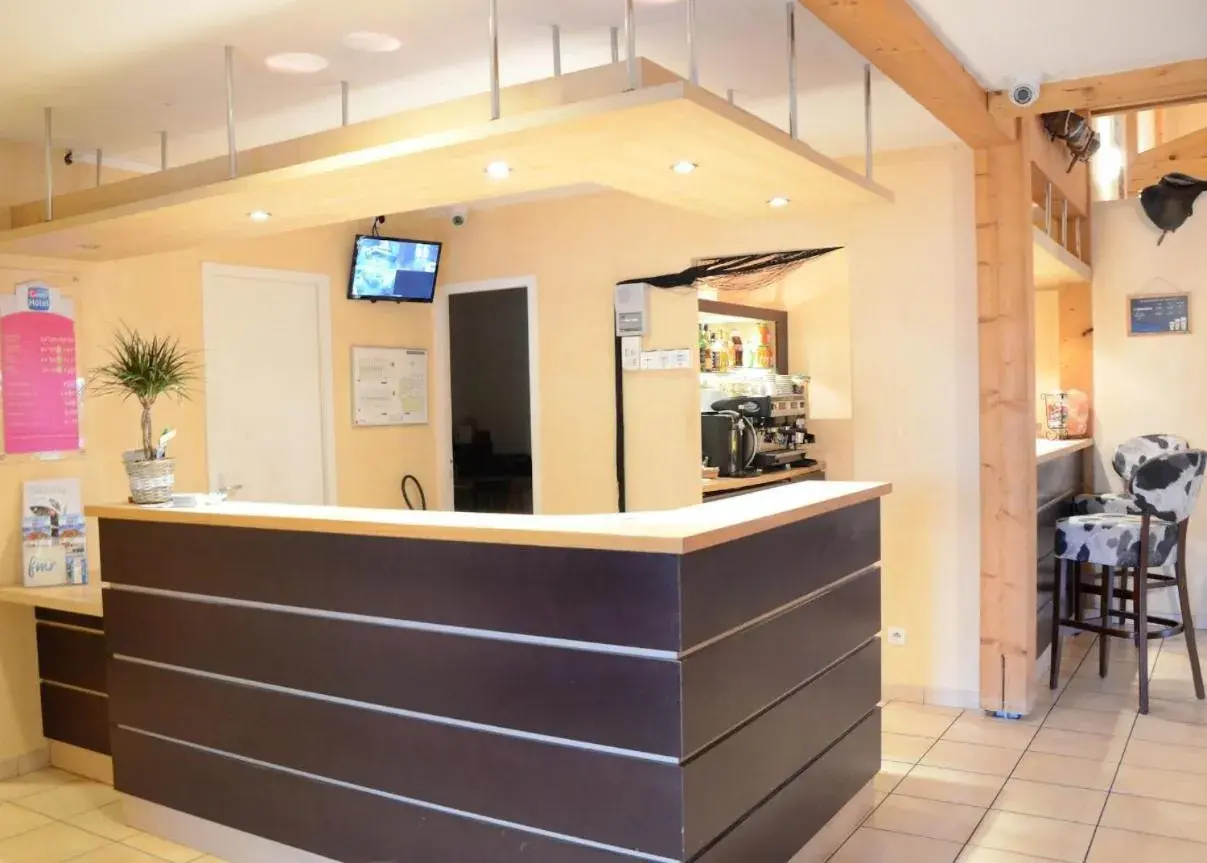 Lobby or reception in Couett' Hotel Rumilly Lobby or reception in Couett' Hotel Rumilly