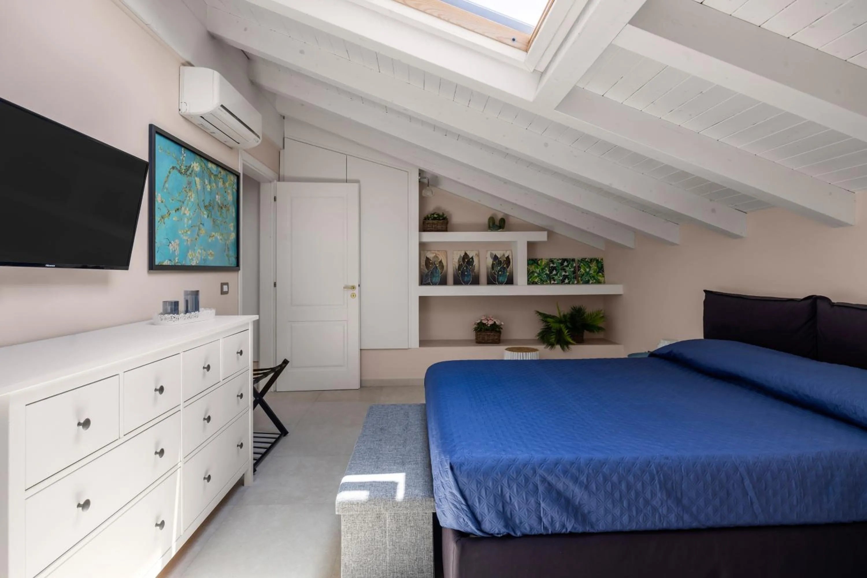 Bed in Luxury Panoramic Loft with heated pool near Catania, Taormina, the Sea and Mount Etna by SicilianRelaxingHomes