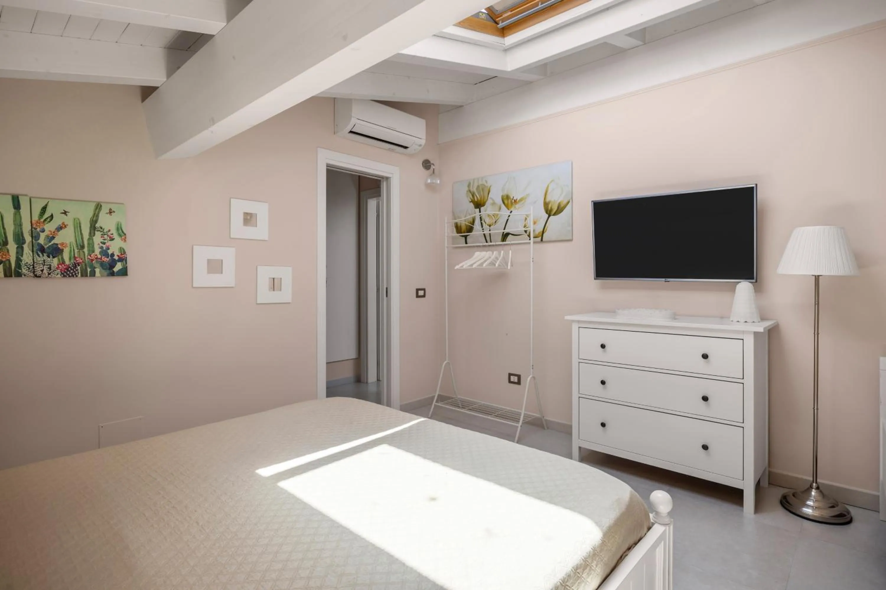 Bed in Luxury Panoramic Loft with heated pool near Catania, Taormina, the Sea and Mount Etna by SicilianRelaxingHomes