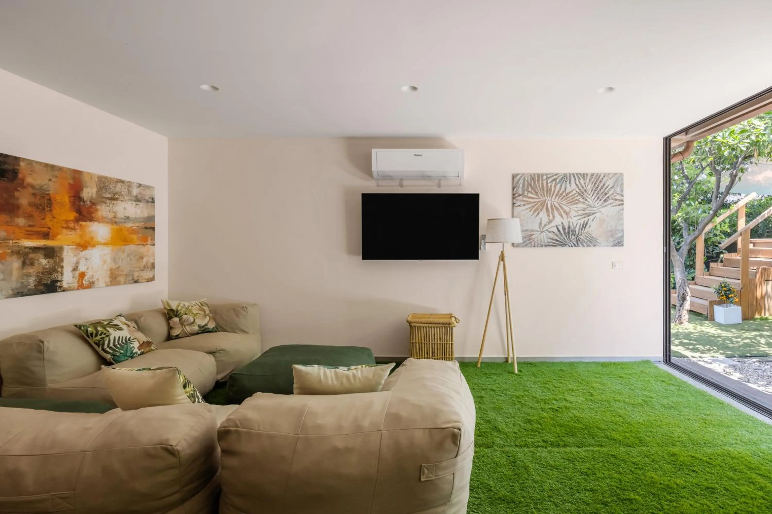 Communal lounge/ TV room in Luxury Panoramic Loft with heated pool near Catania, Taormina, the Sea and Mount Etna by SicilianRelaxingHomes