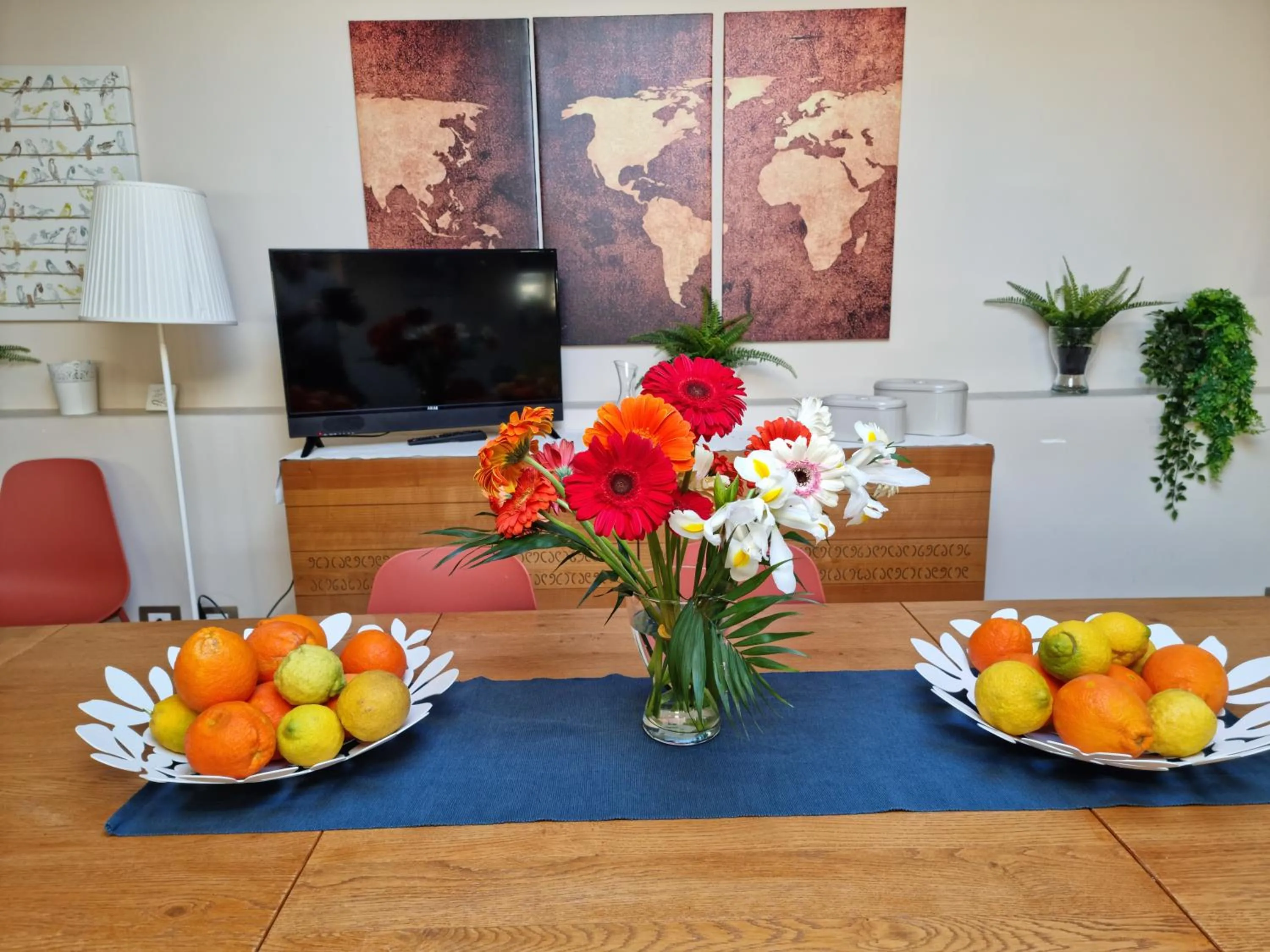 Dining area in Luxury Panoramic Loft with heated pool near Catania, Taormina, the Sea and Mount Etna by SicilianRelaxingHomes