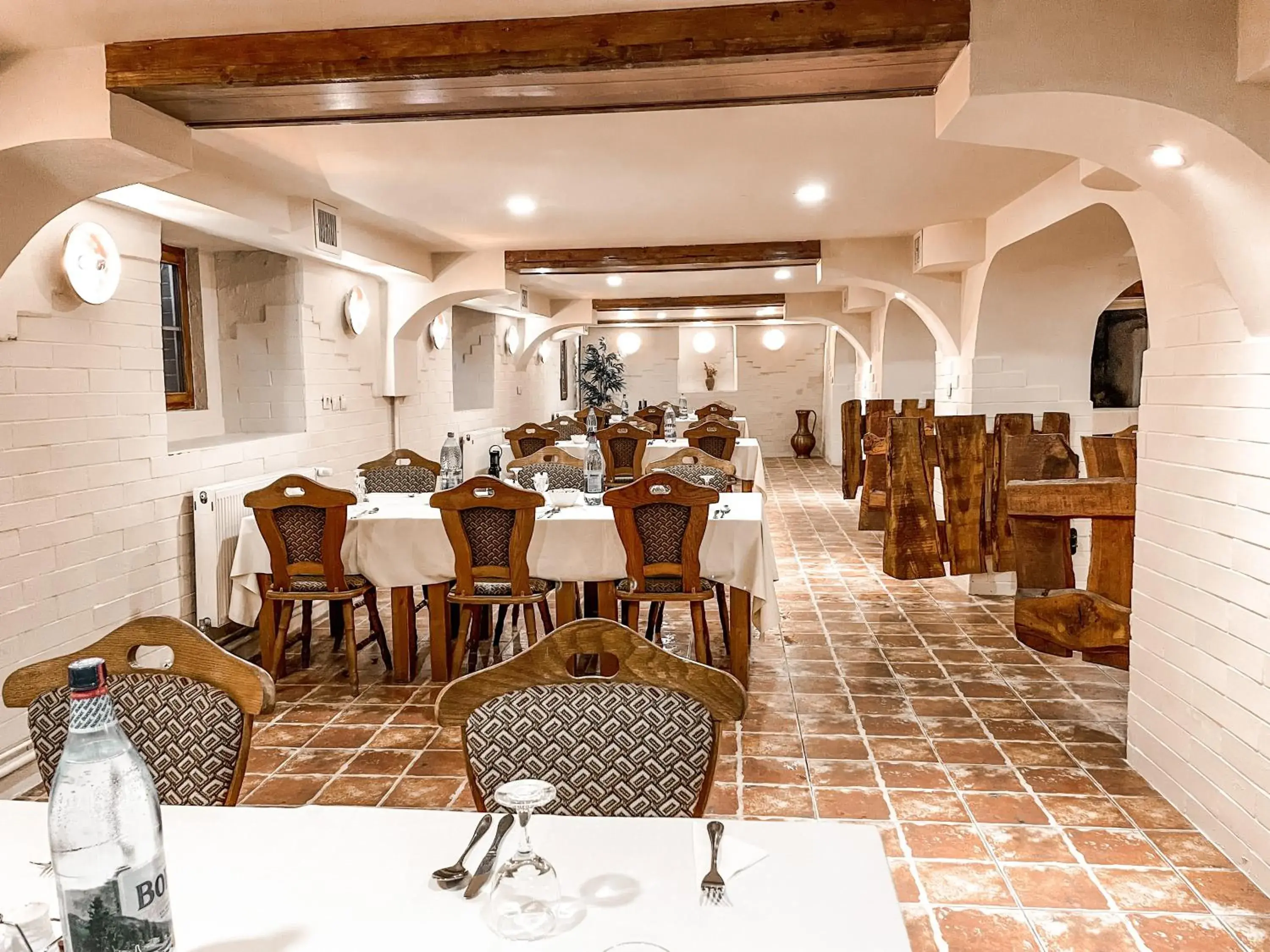 Restaurant/places to eat in Hotel Apollo Central Restaurant/places to eat in Hotel Apollo Central