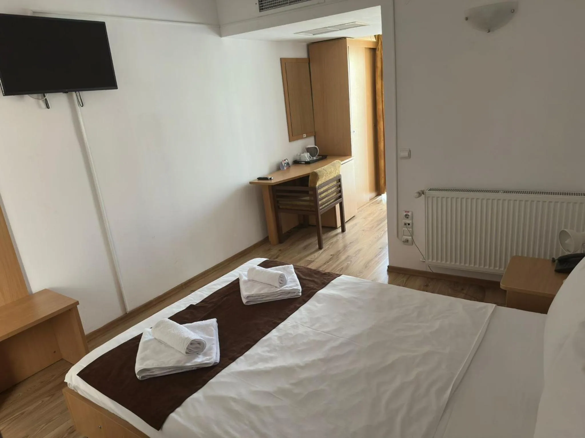 Photo of the whole room, Bed in Hotel Apollo Central