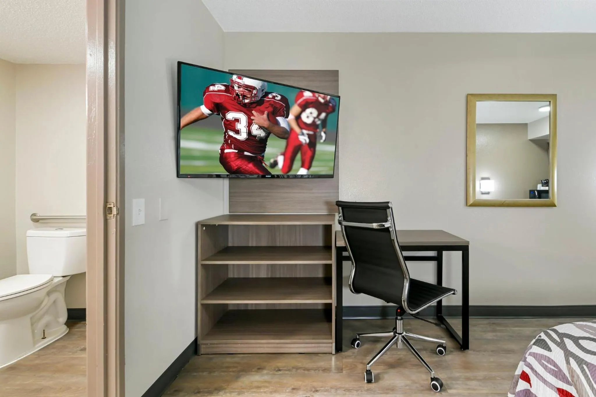 Photo of the whole room in Red Roof Inn Washington DC - Laurel