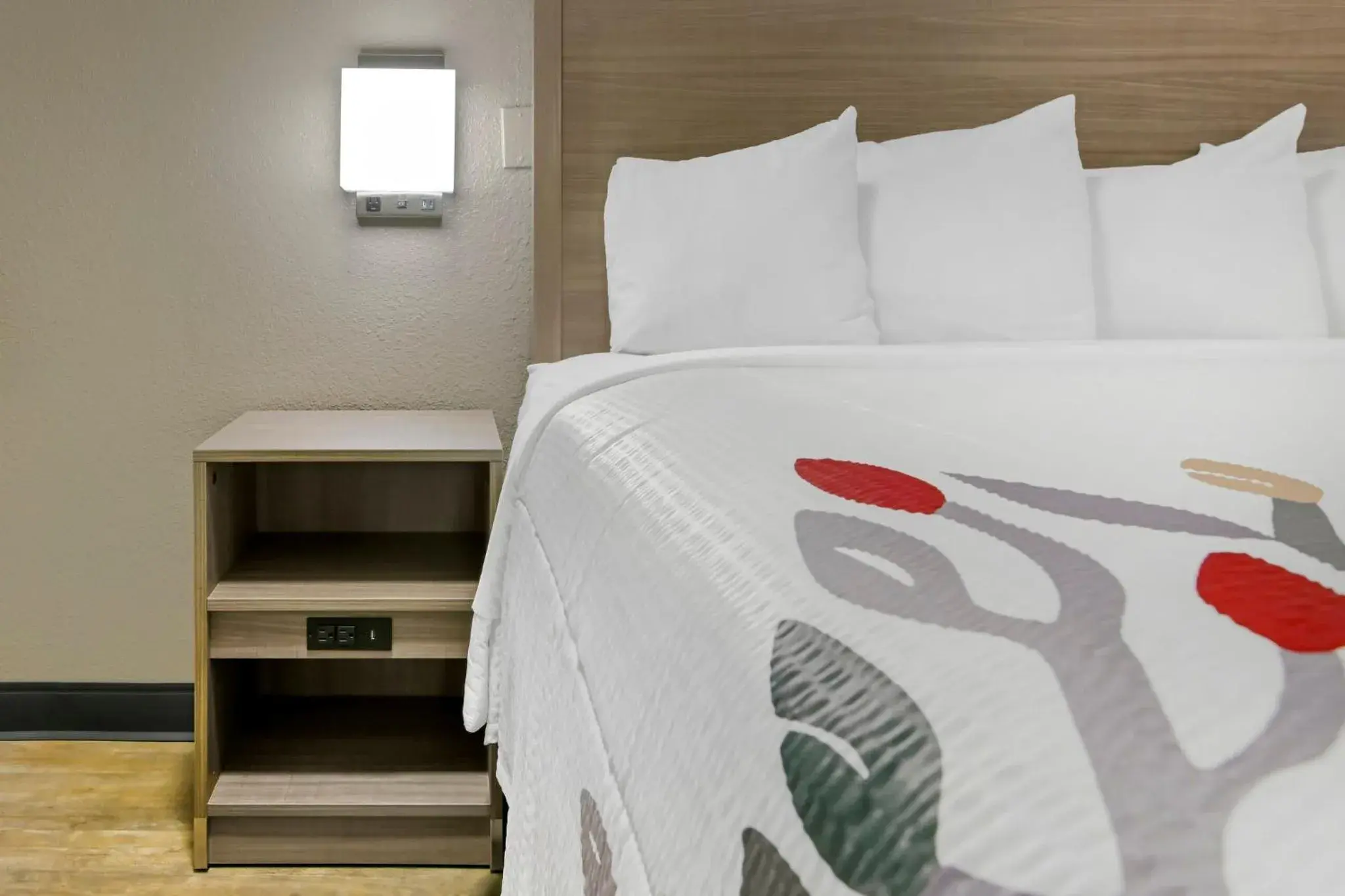 Photo of the whole room, Bed in Red Roof Inn Washington DC - Laurel Photo of the whole room, Bed in Red Roof Inn Washington DC - Laurel