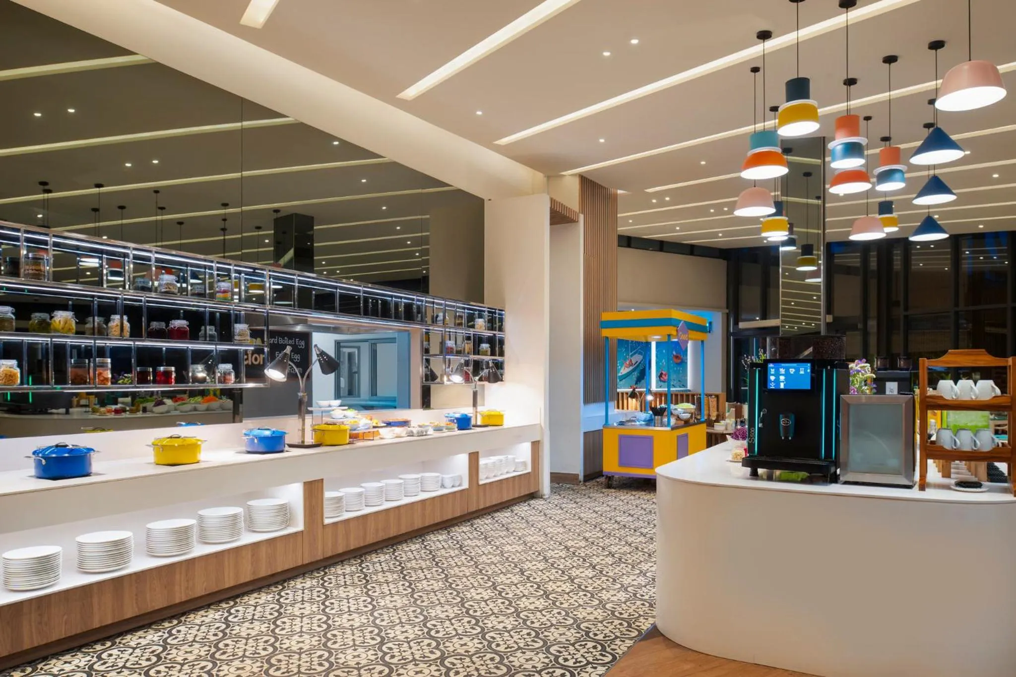 Restaurant/places to eat in OZO Phuket