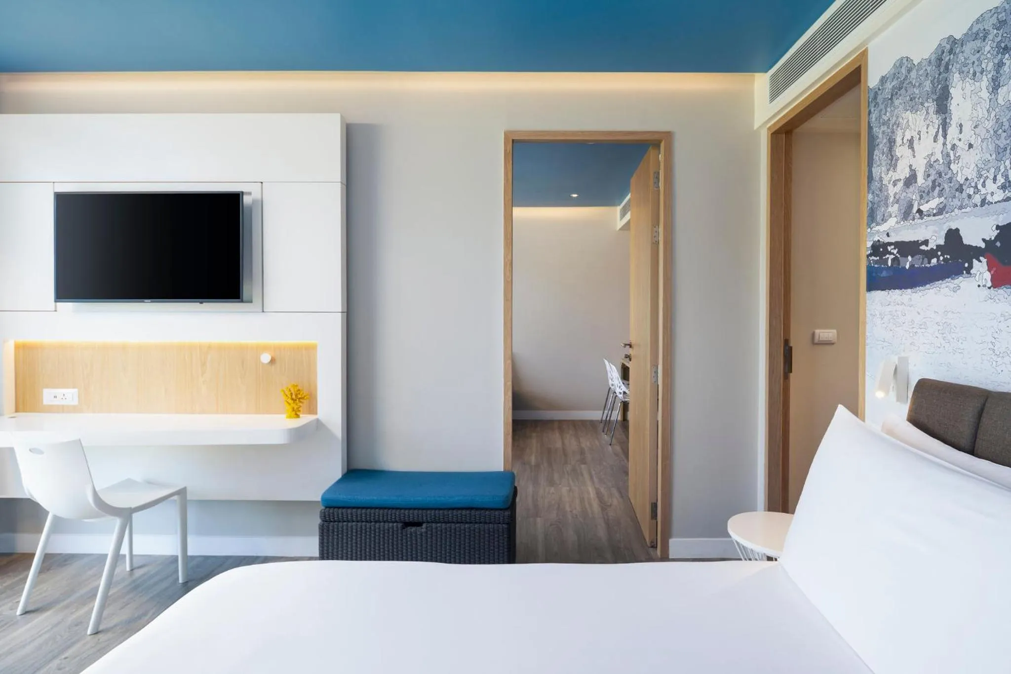 Photo of the whole room, Bed in OZO Phuket