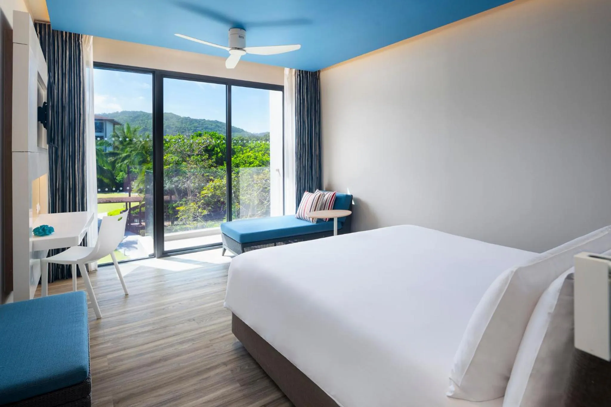 Bedroom, Bed in OZO Phuket