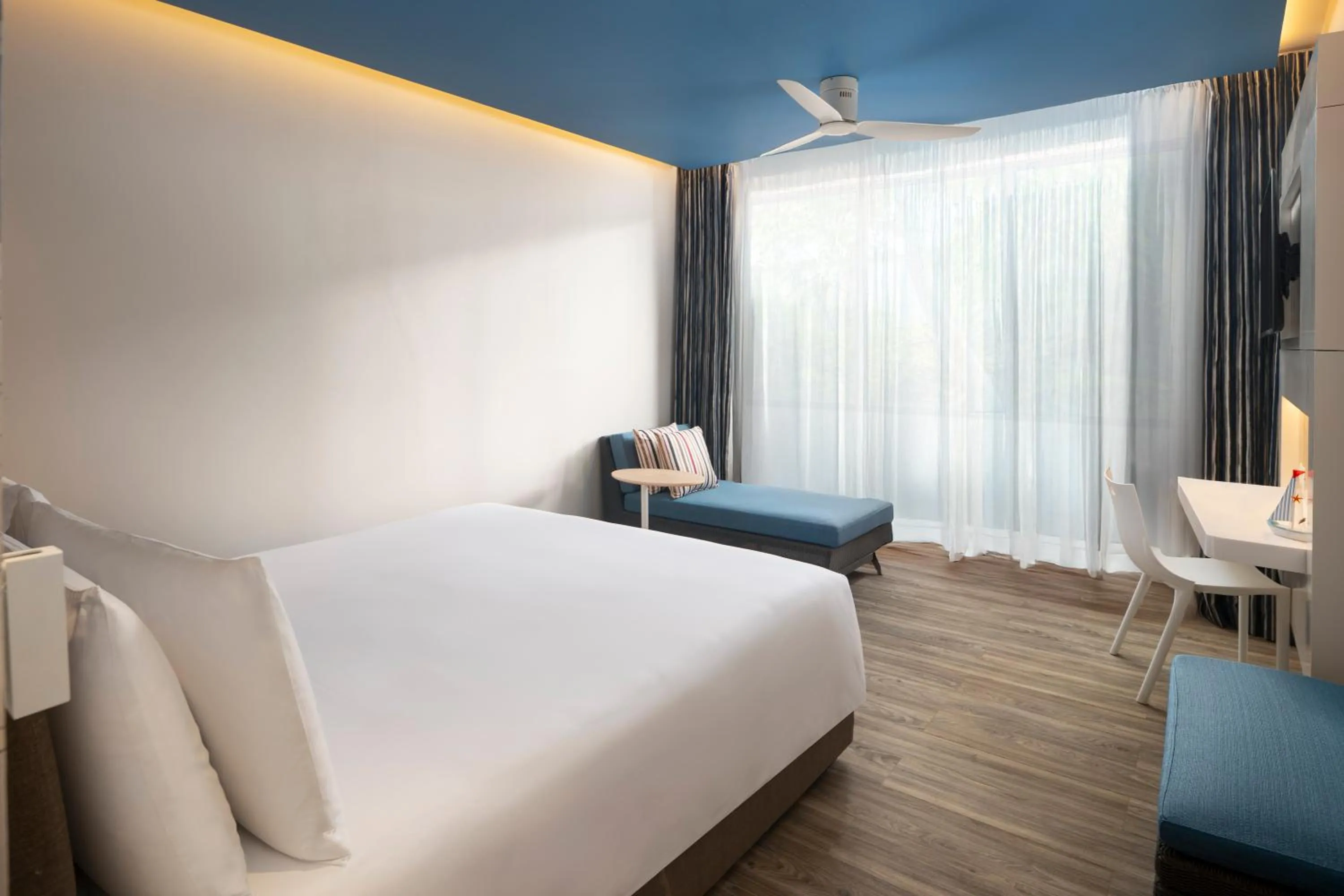 Guests, Bed in OZO Phuket