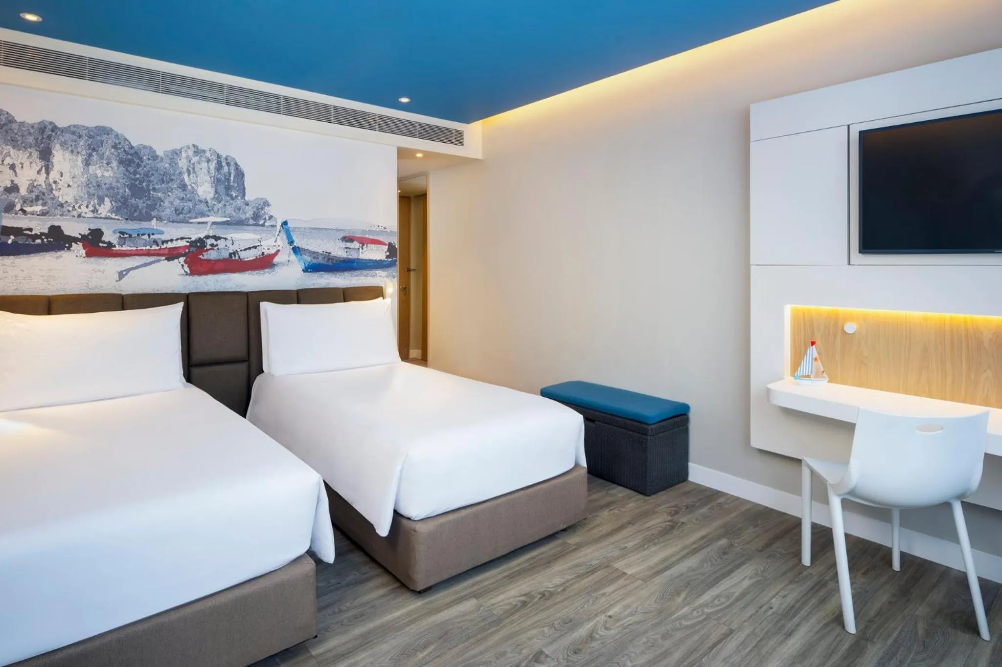 Photo of the whole room, Bed in OZO Phuket