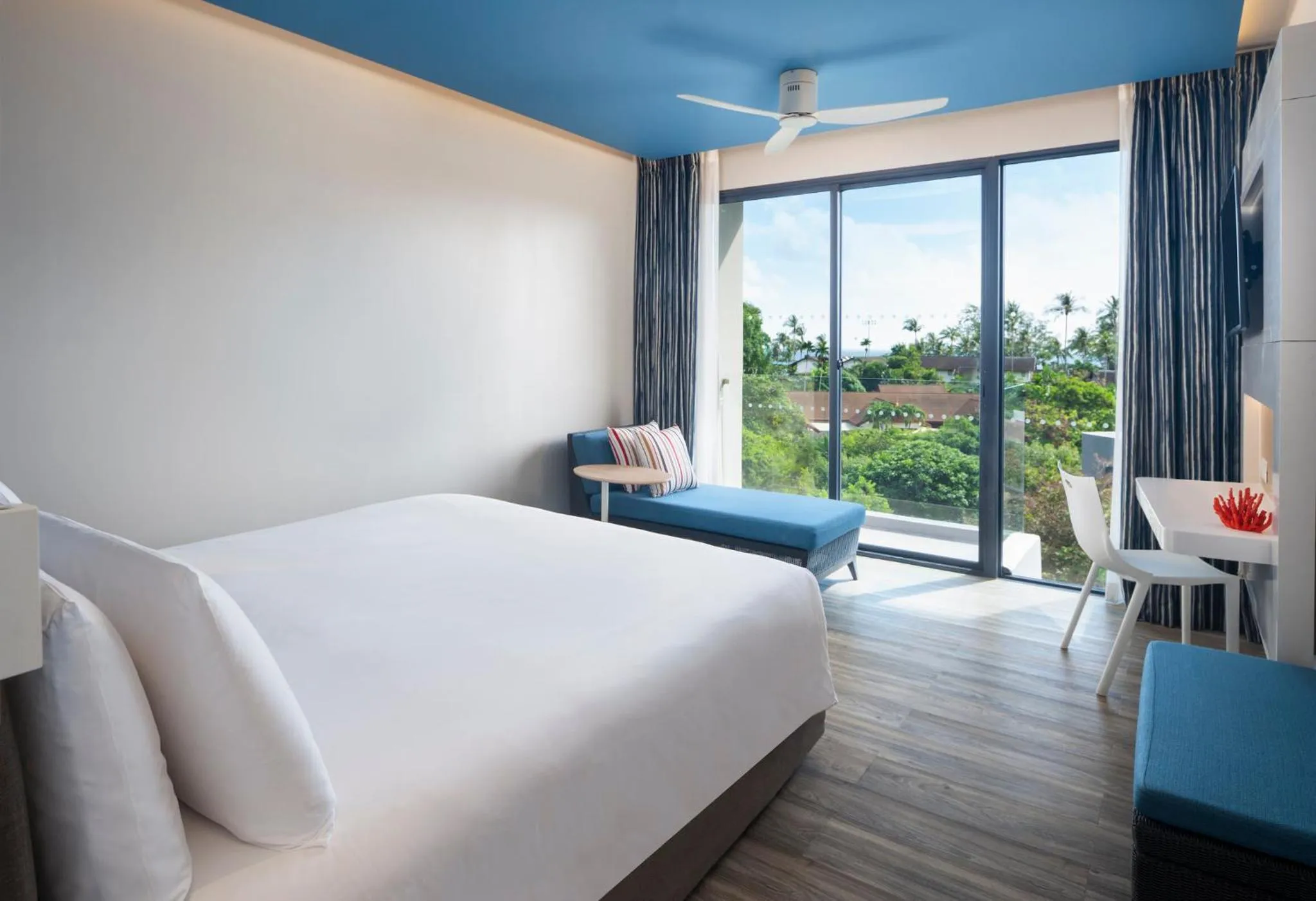 Photo of the whole room, Bed in OZO Phuket