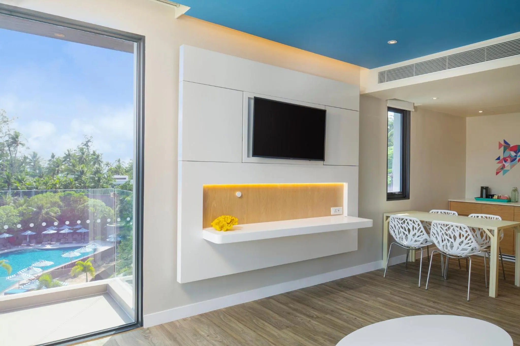 Photo of the whole room, Bed in OZO Phuket