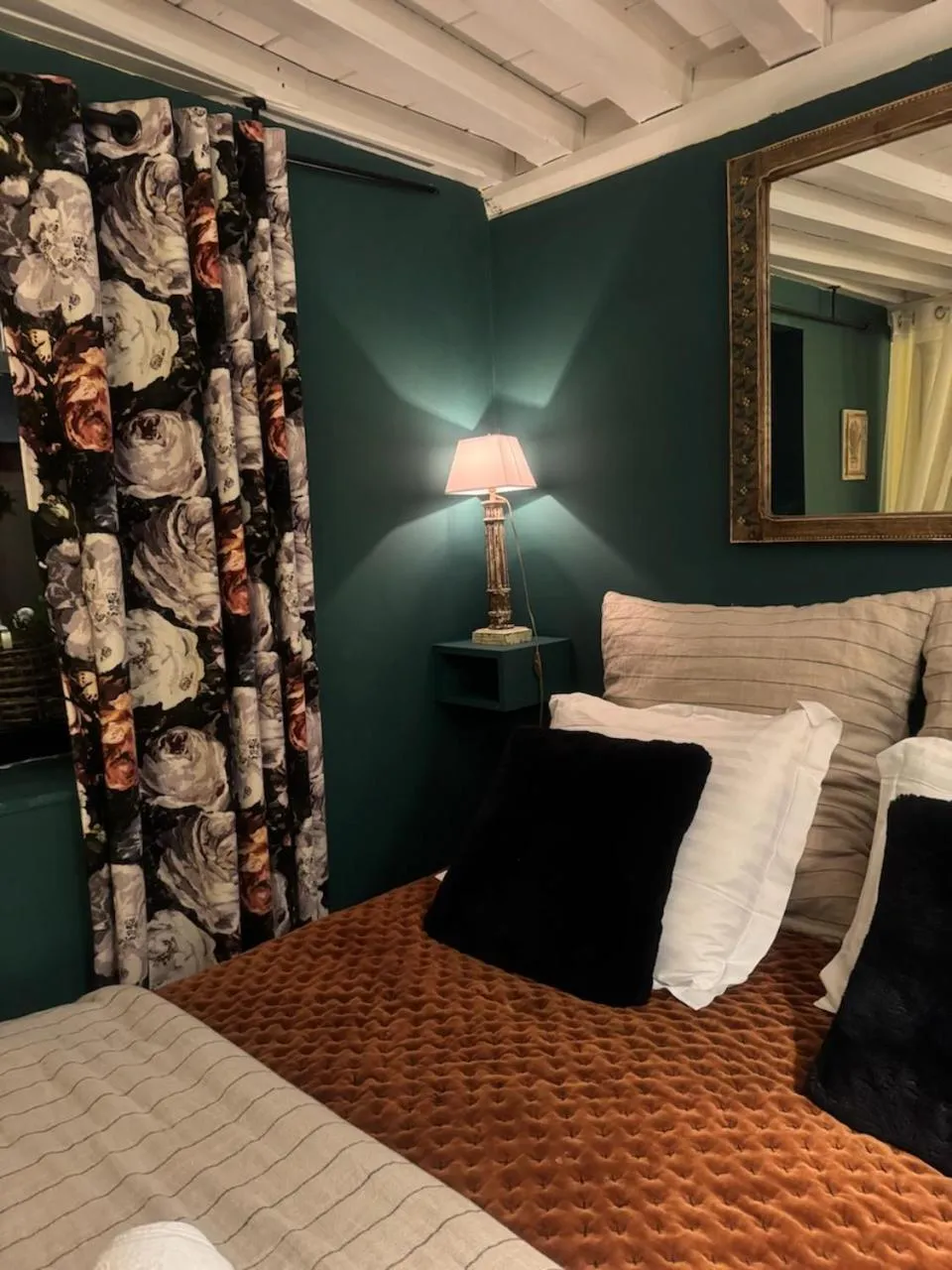 Bed in La Cour Sainte Catherine demeure de charme