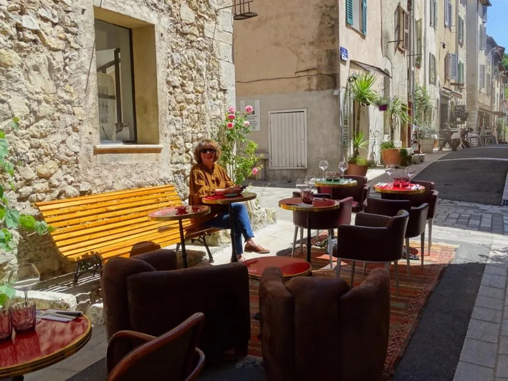 Property building in Demeure d'hôtes Le Rocher