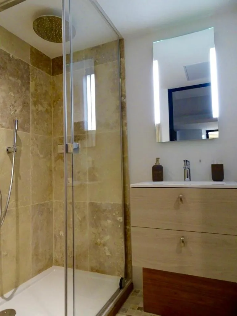 Bathroom in Demeure d'hôtes Le Rocher