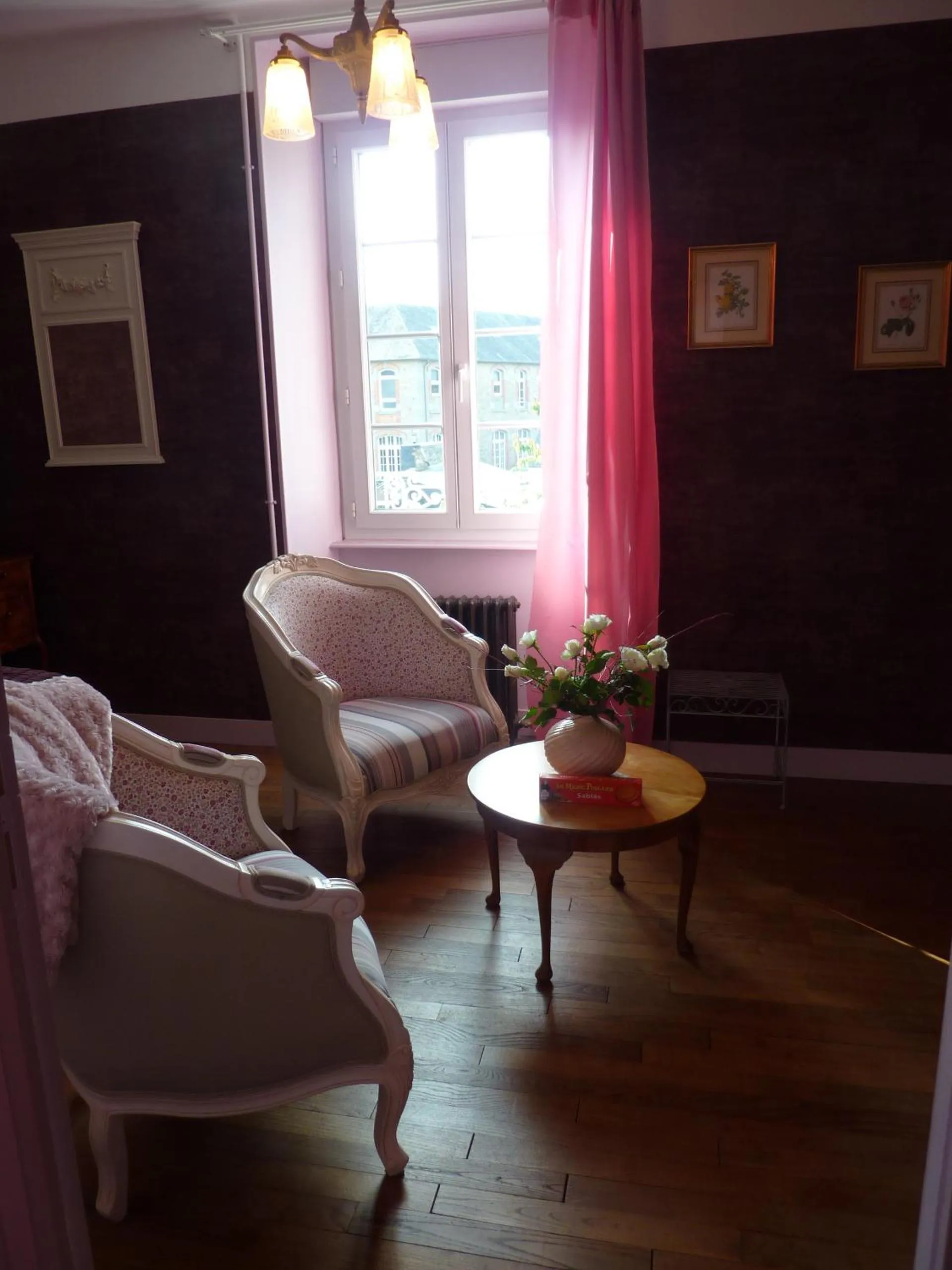 Bedroom in Maison d'Hôtes Les Belles de Mai