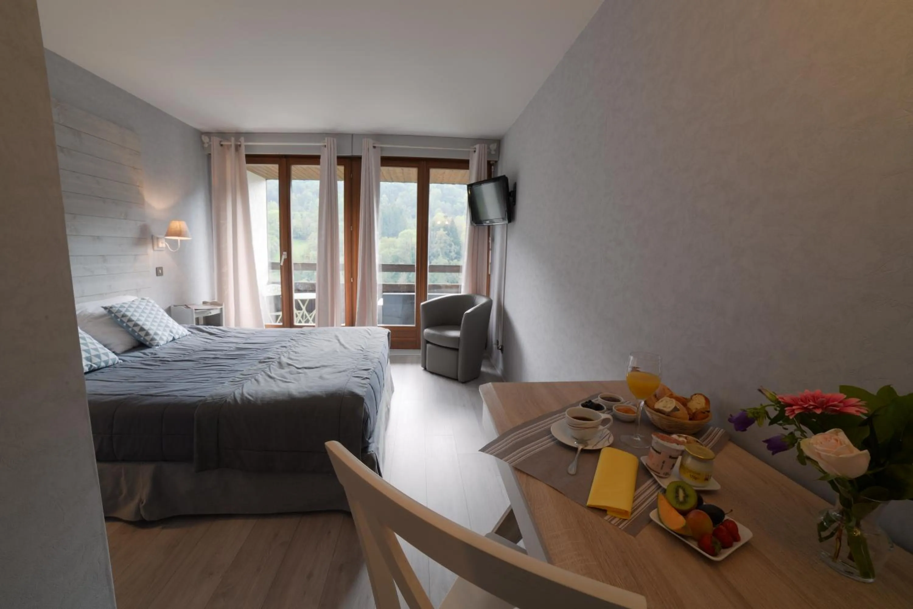 Seating area, Bed in La Cascade