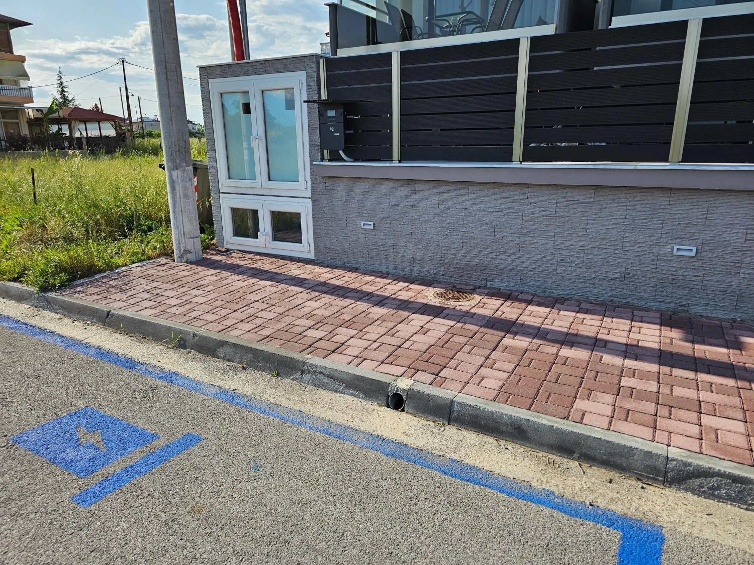 Parking in Peloton Inn