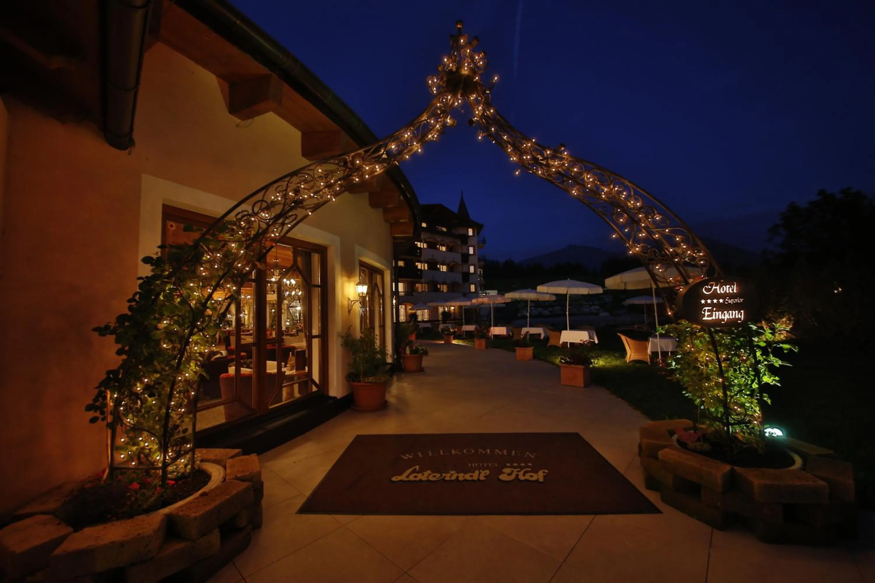 Facade/entrance in Romantik Resort & SPA Der Laterndl Hof