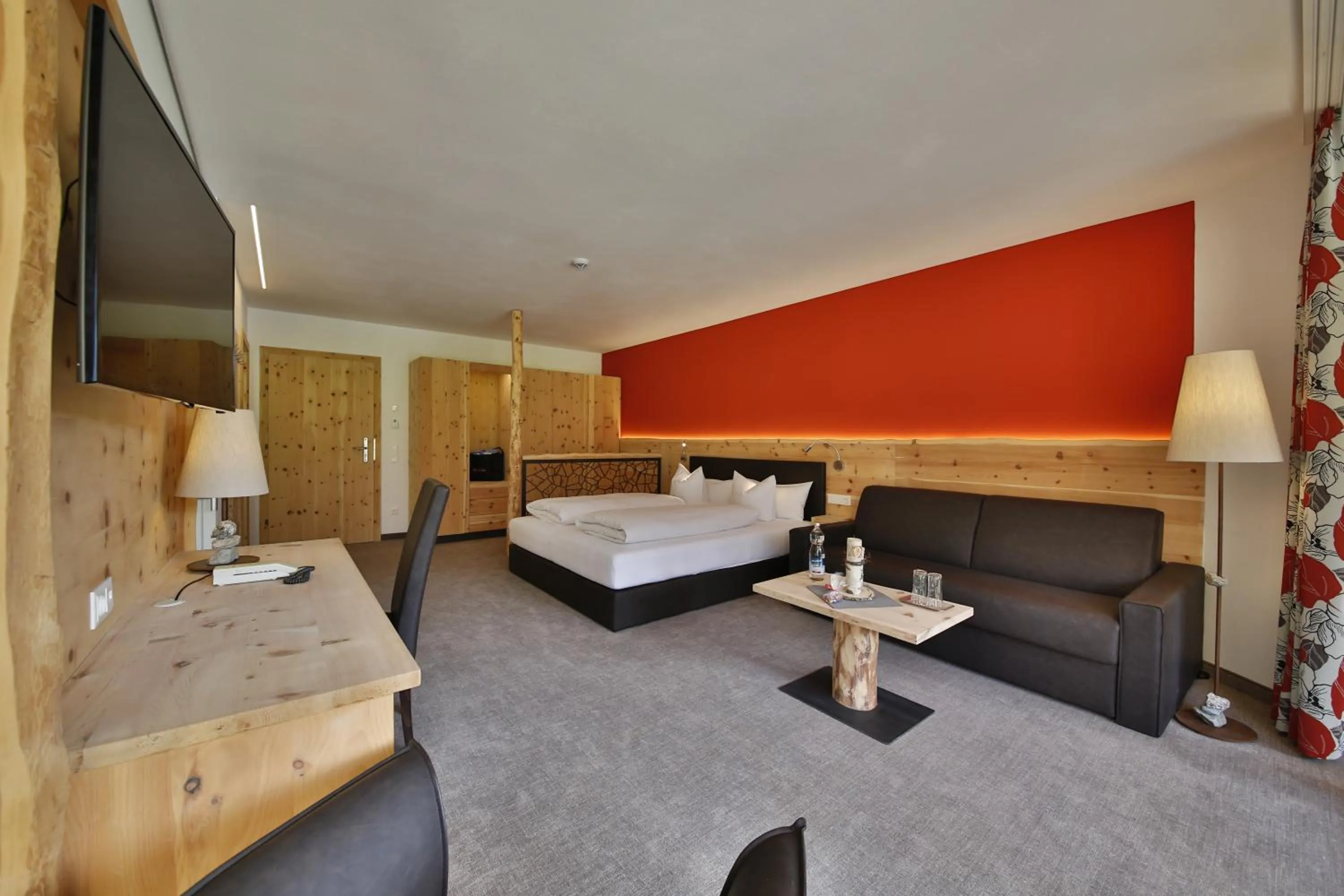 Photo of the whole room, Bed in Romantik Resort & SPA Der Laterndl Hof