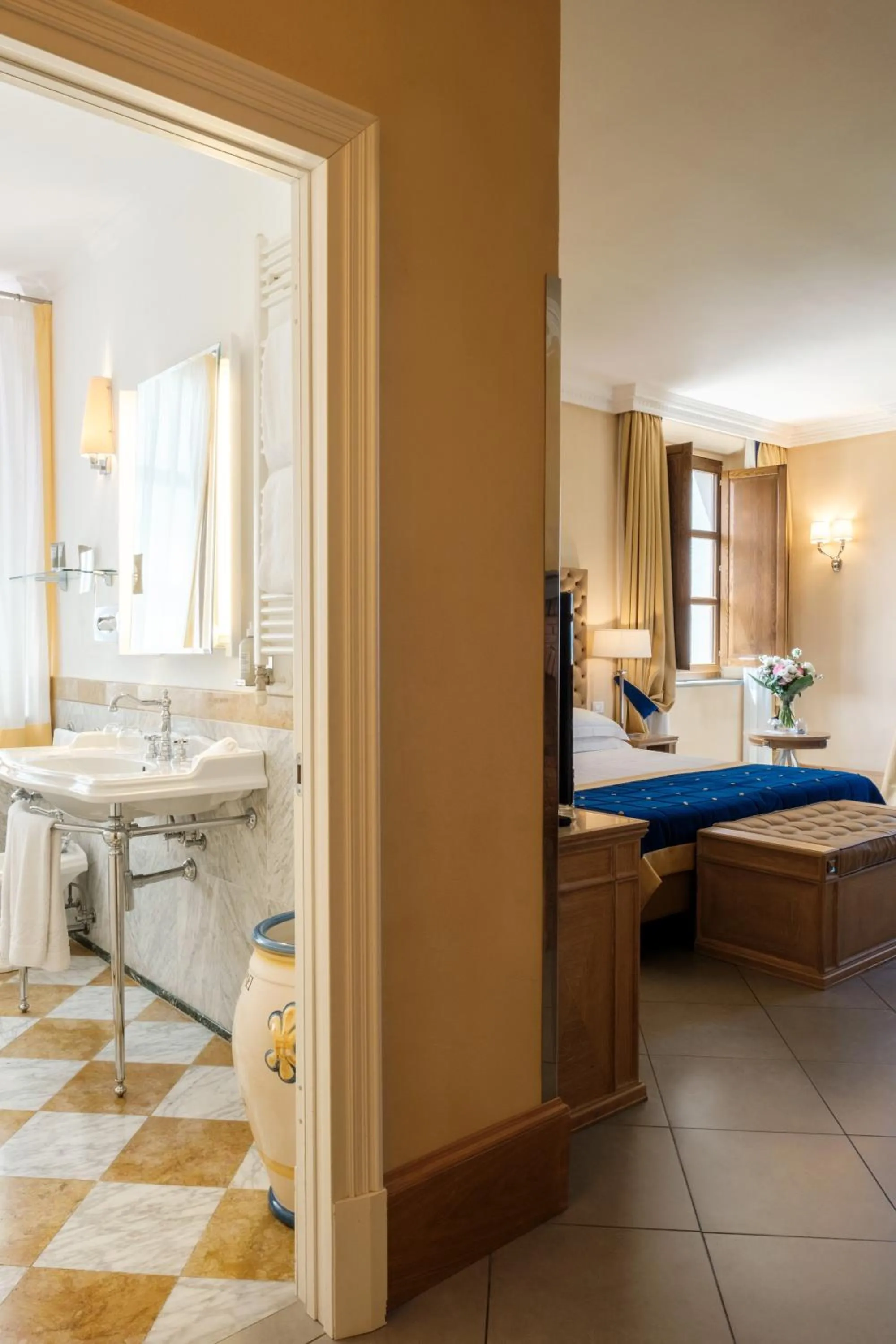 Bed in Villa Tolomei Hotel & Resort