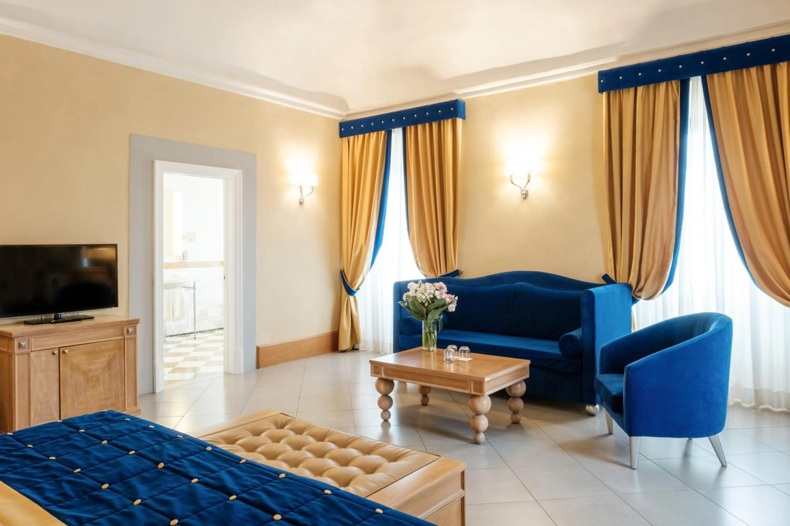 Bed in Villa Tolomei Hotel & Resort