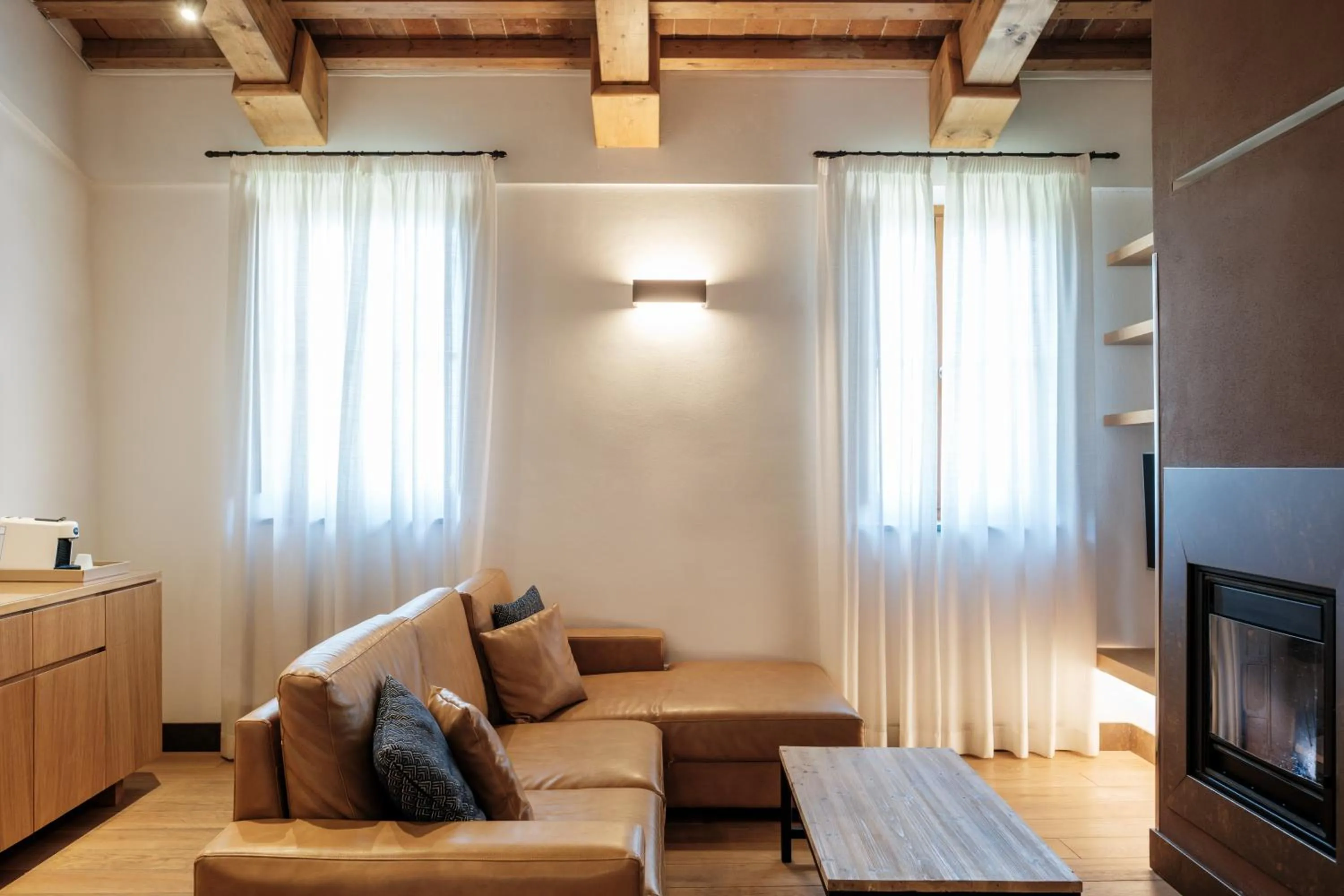 TV and multimedia in Villa Tolomei Hotel & Resort