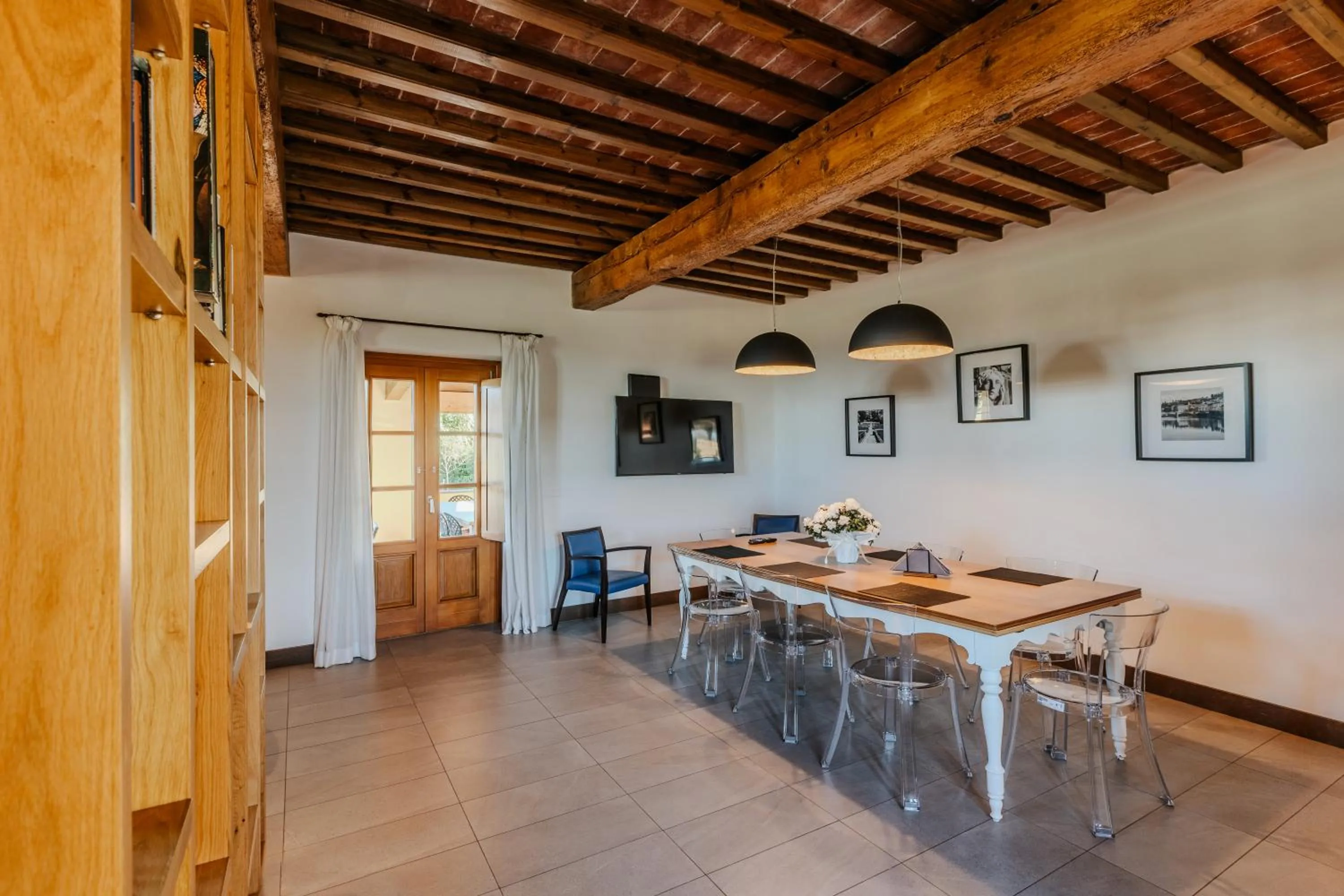 Communal lounge/ TV room in Villa Tolomei Hotel & Resort