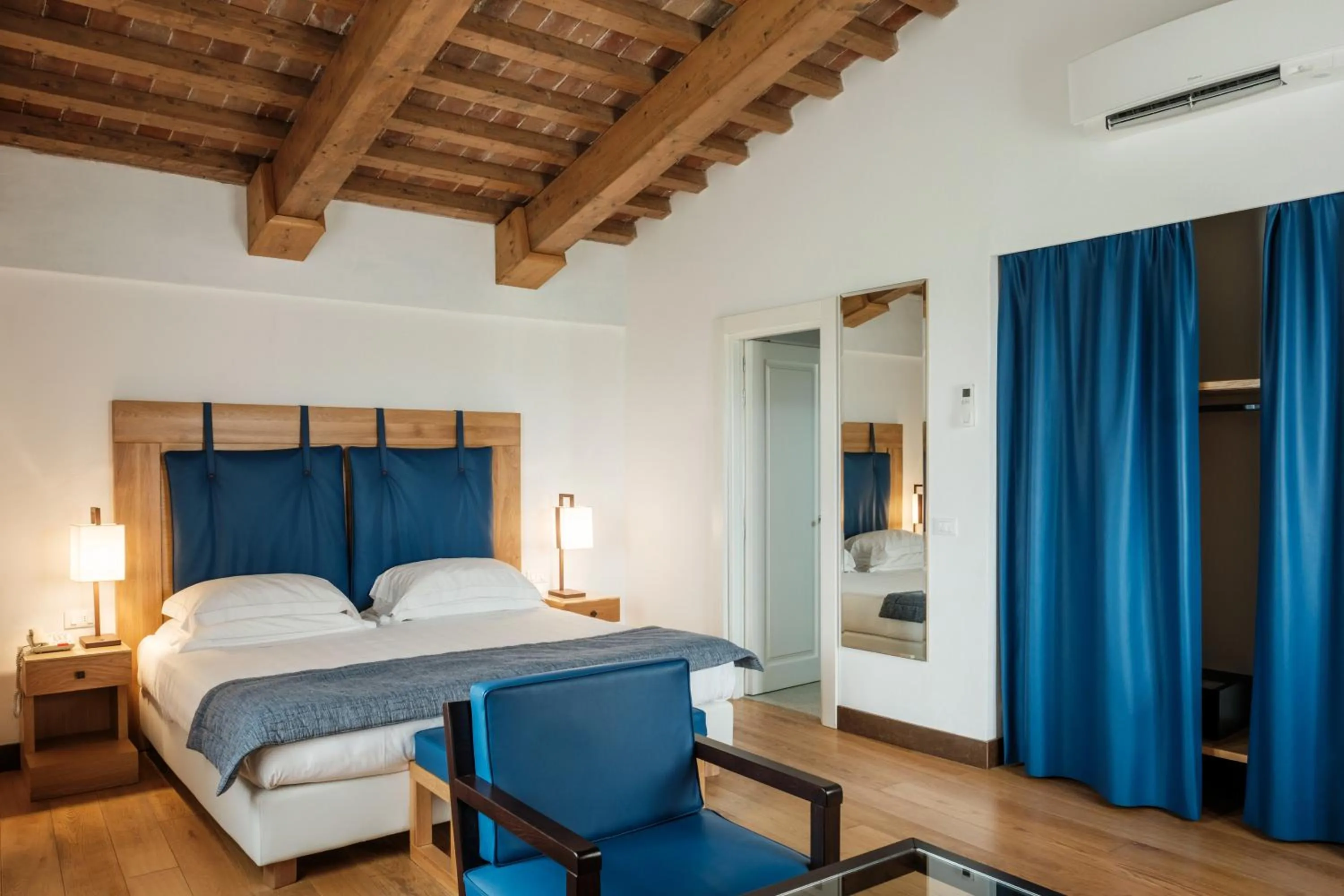 Bed in Villa Tolomei Hotel & Resort