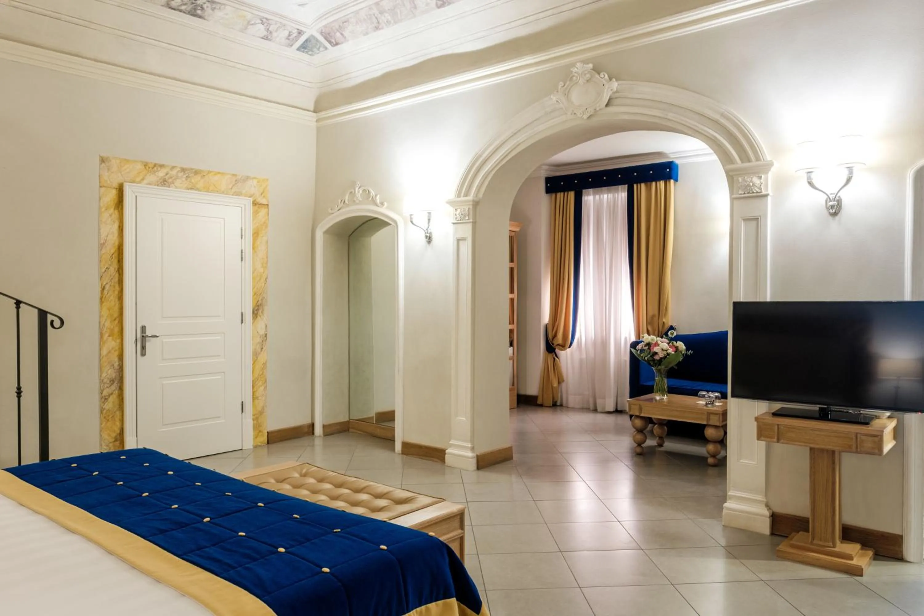 Bed in Villa Tolomei Hotel & Resort