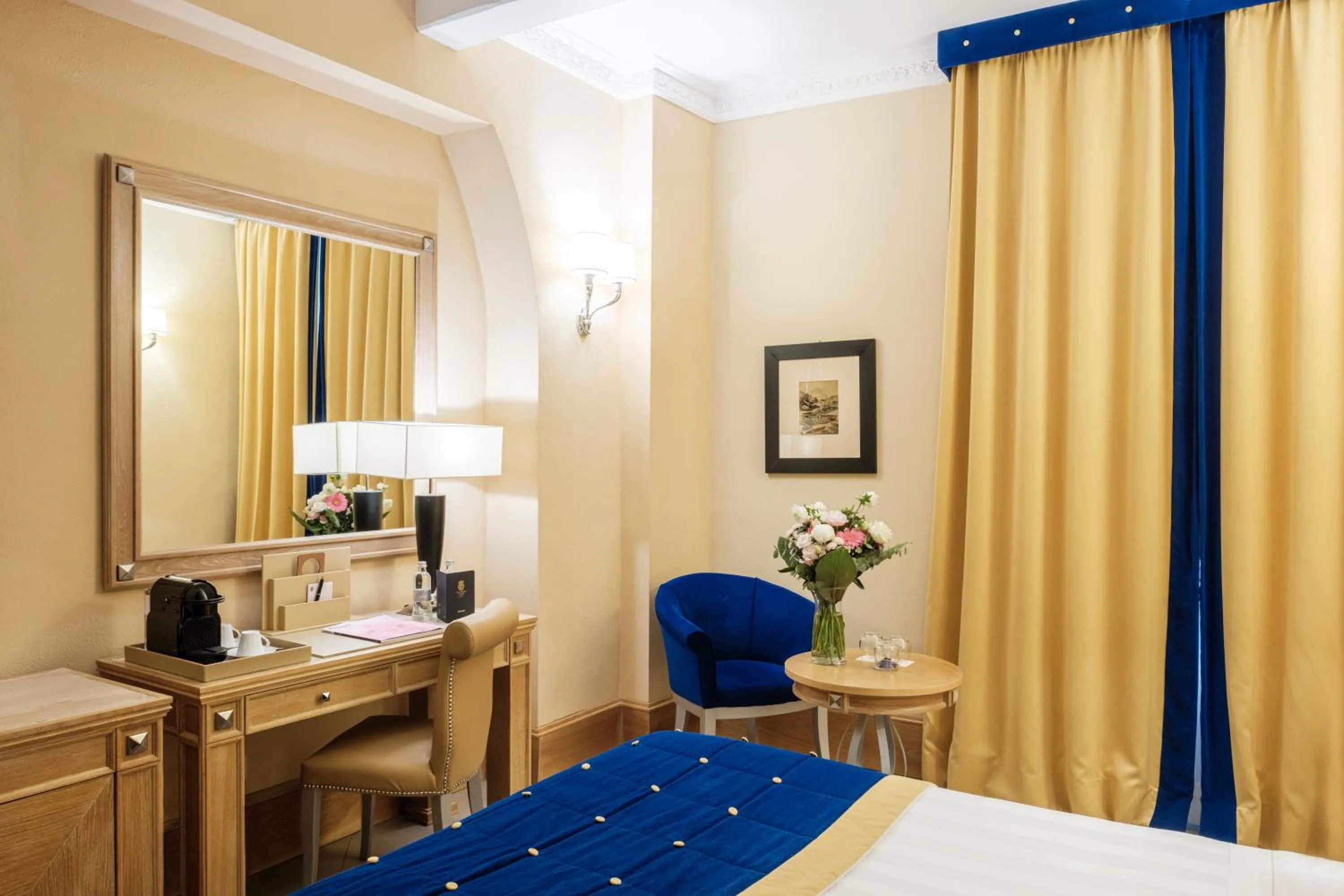 Bed in Villa Tolomei Hotel & Resort