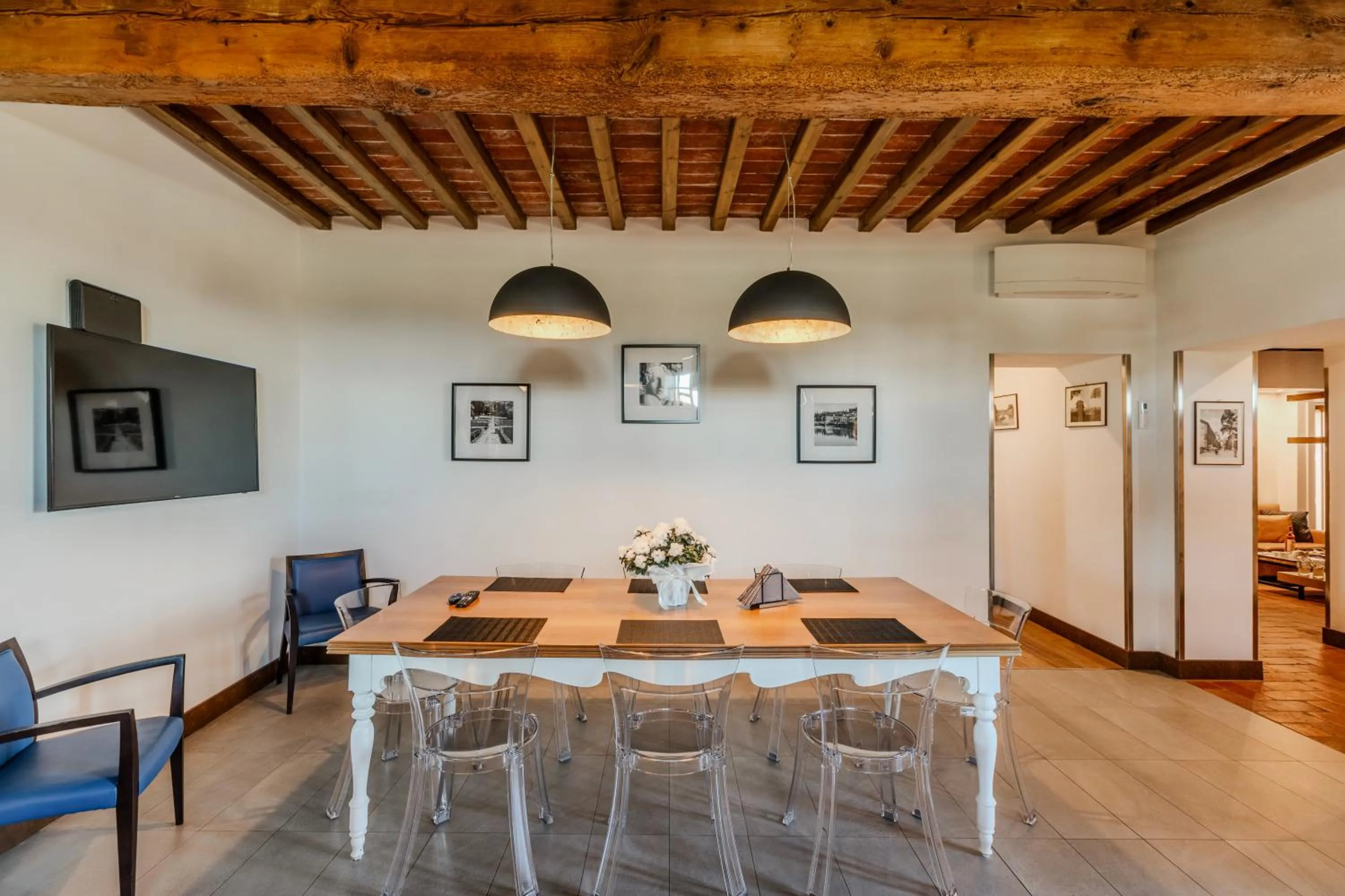 Communal lounge/ TV room in Villa Tolomei Hotel & Resort