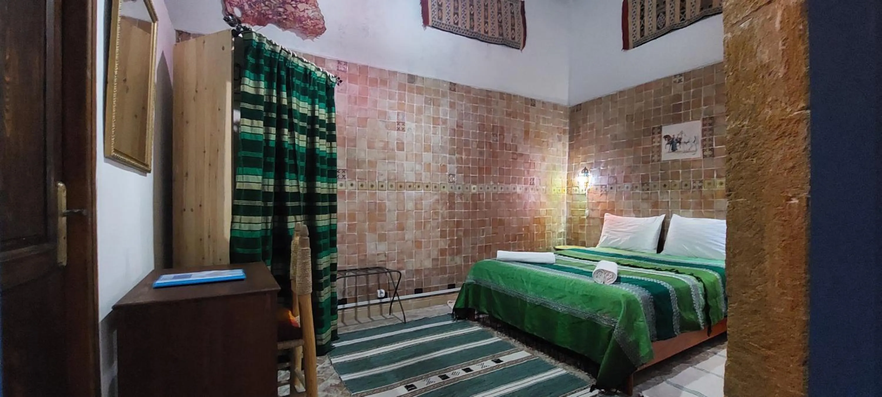 Photo of the whole room, Bed in Riad Le Cheval Blanc