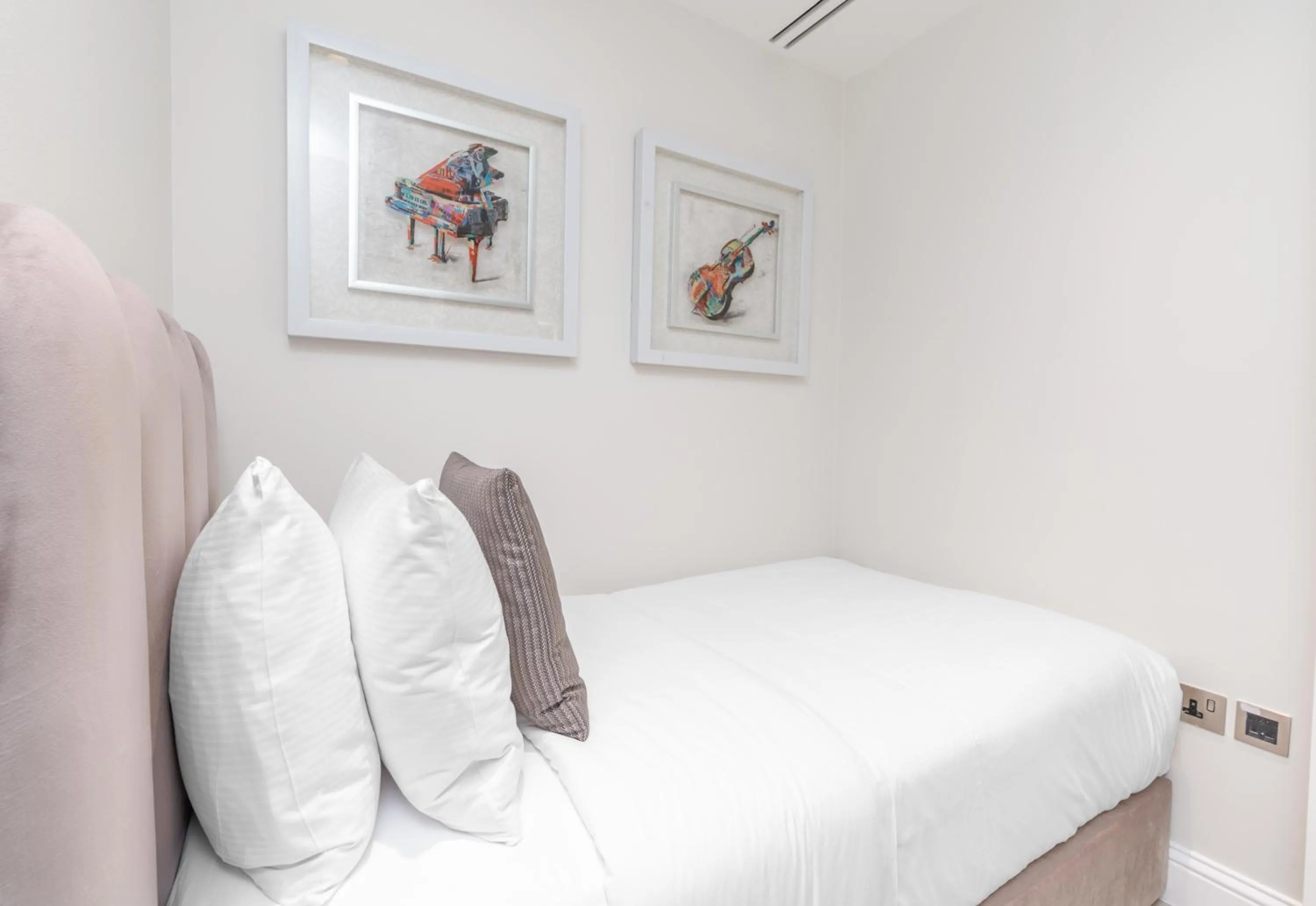 Bed in Westminster Burj Residences