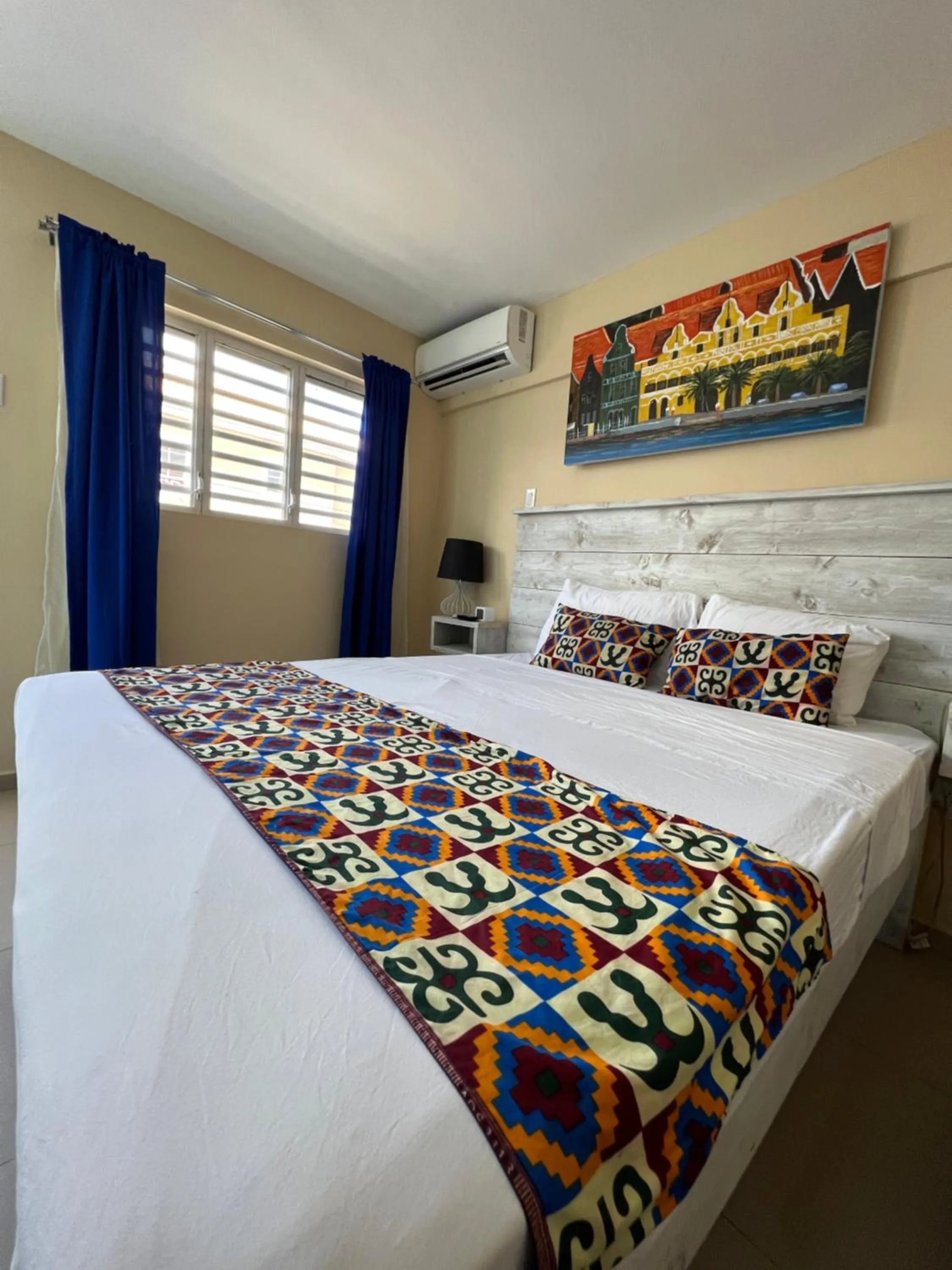 Bed in Mustique Suites Curacao