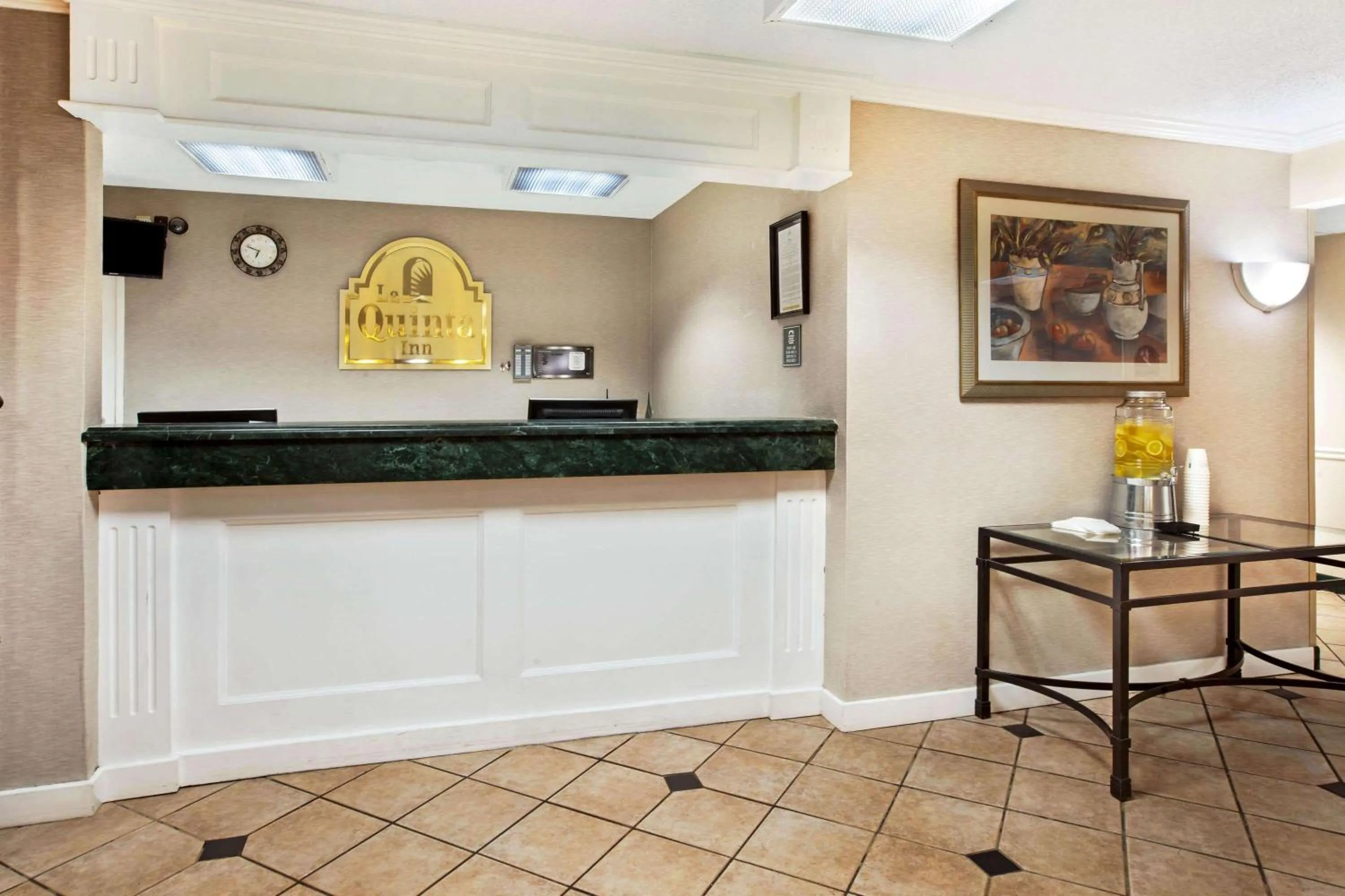 Lobby or reception in La Quinta Inn by Wyndham Detroit Canton