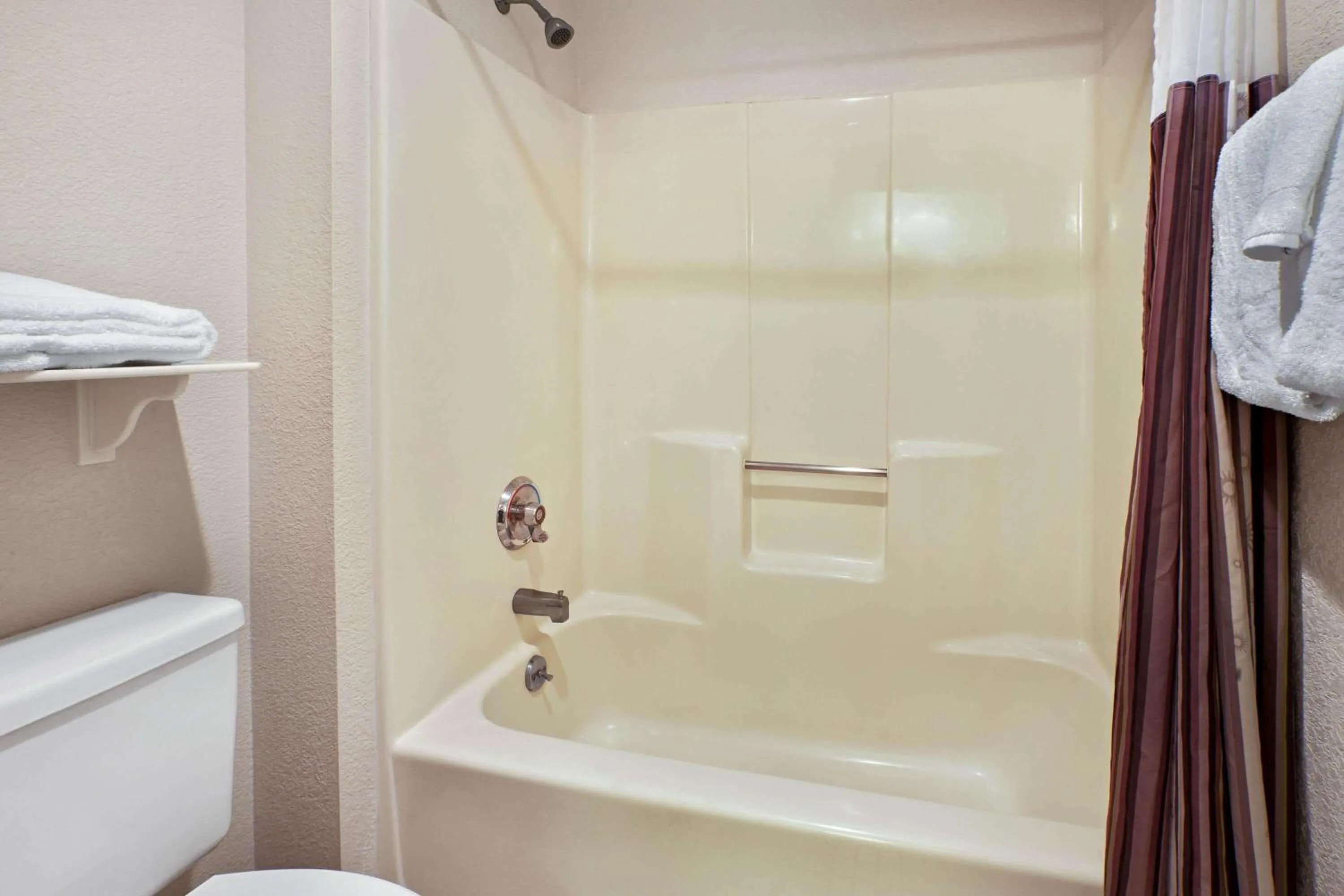 Bathroom in La Quinta Inn by Wyndham Detroit Canton