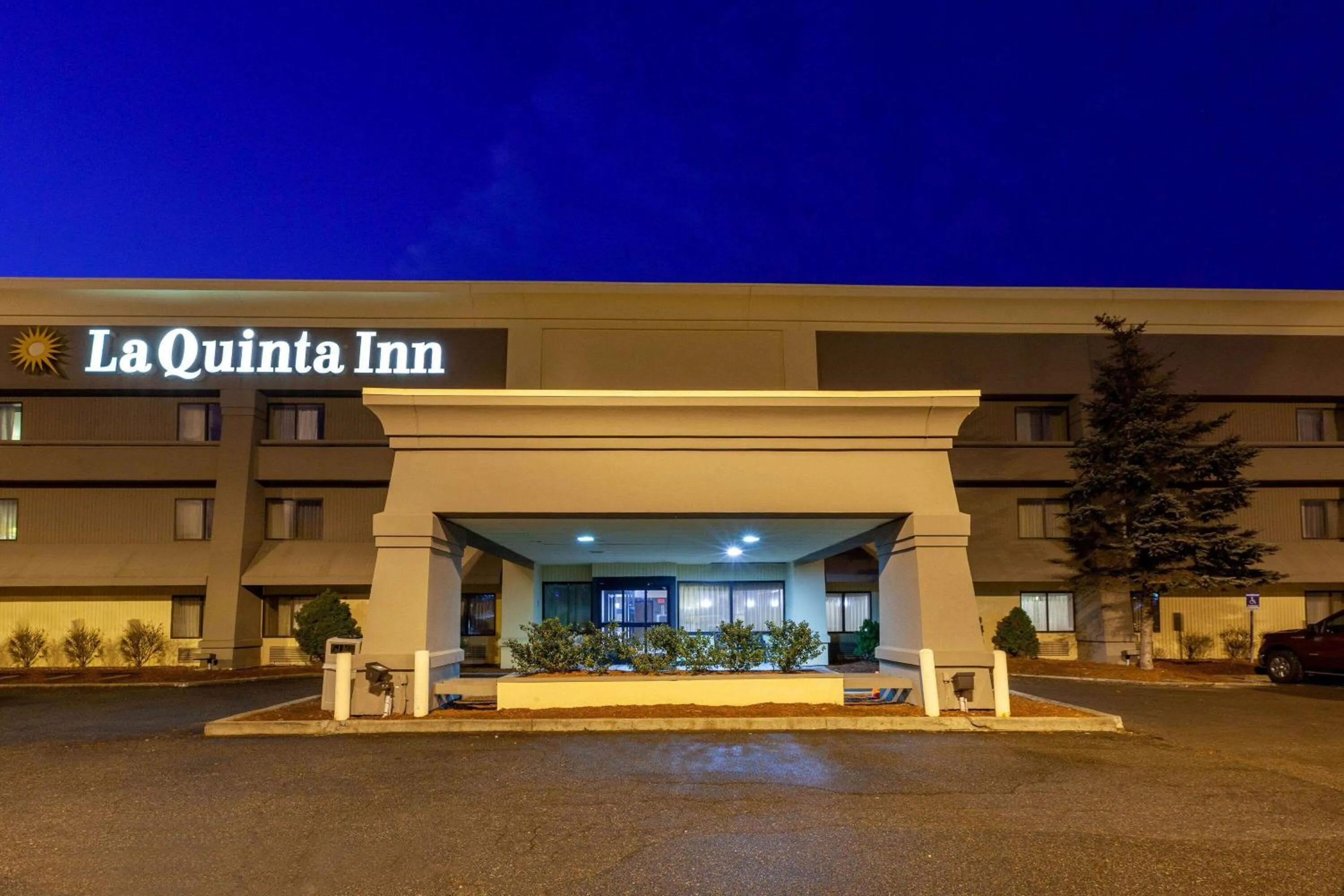 Property building in La Quinta Inn by Wyndham Detroit Canton