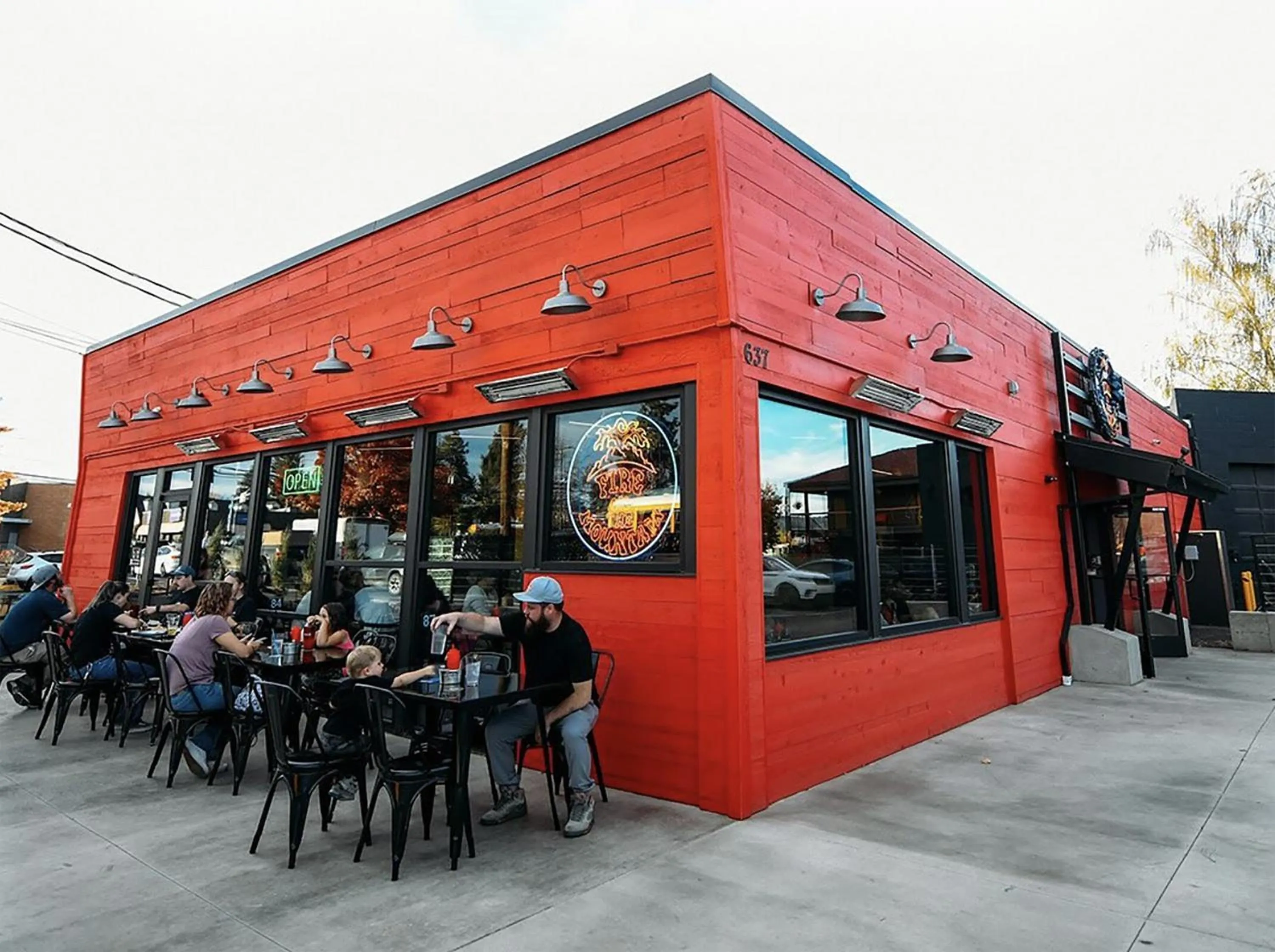 Restaurant/places to eat in Campfire Hotel