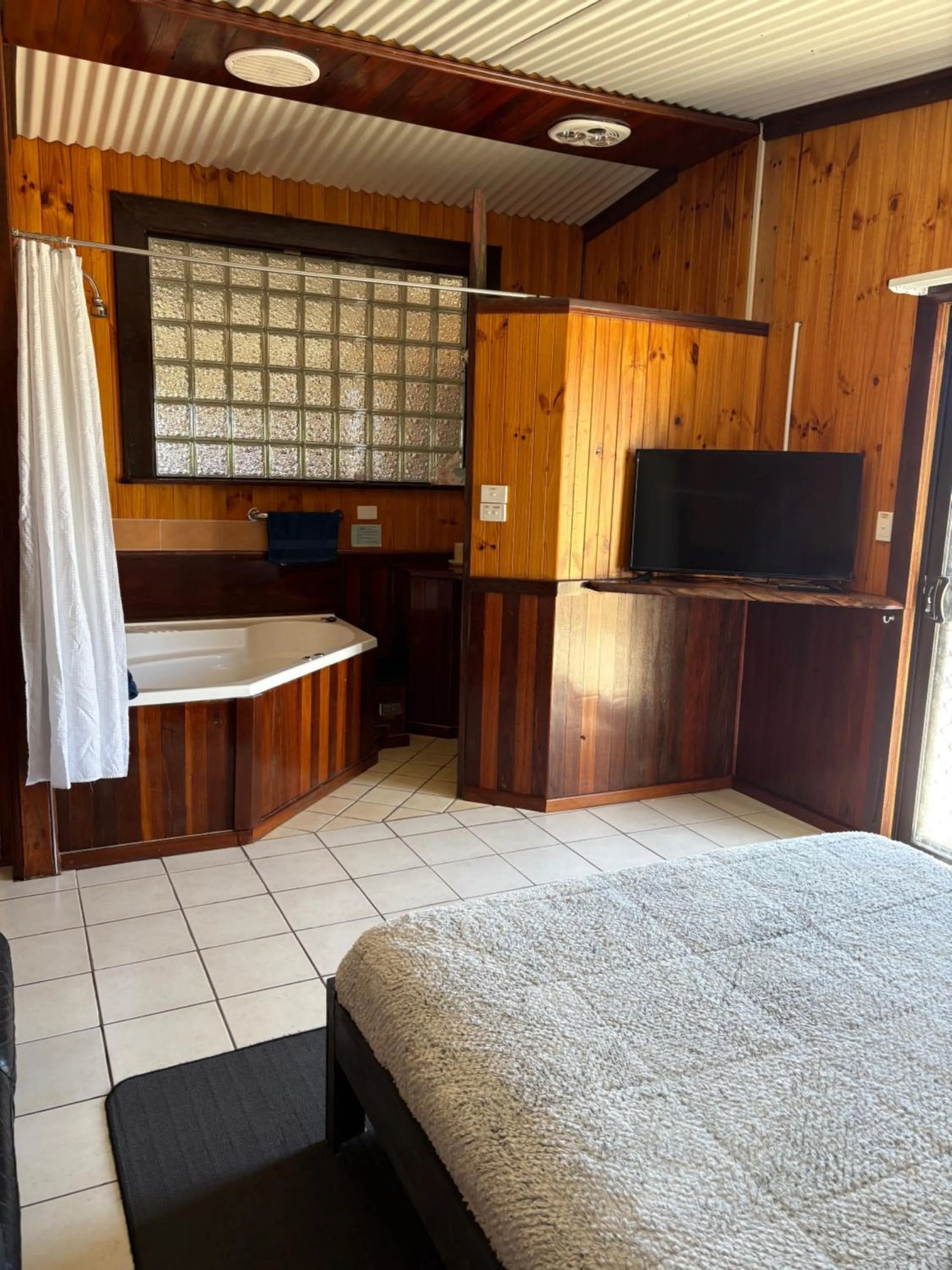 Bathroom, Bed in Rustic Retreat Esperance