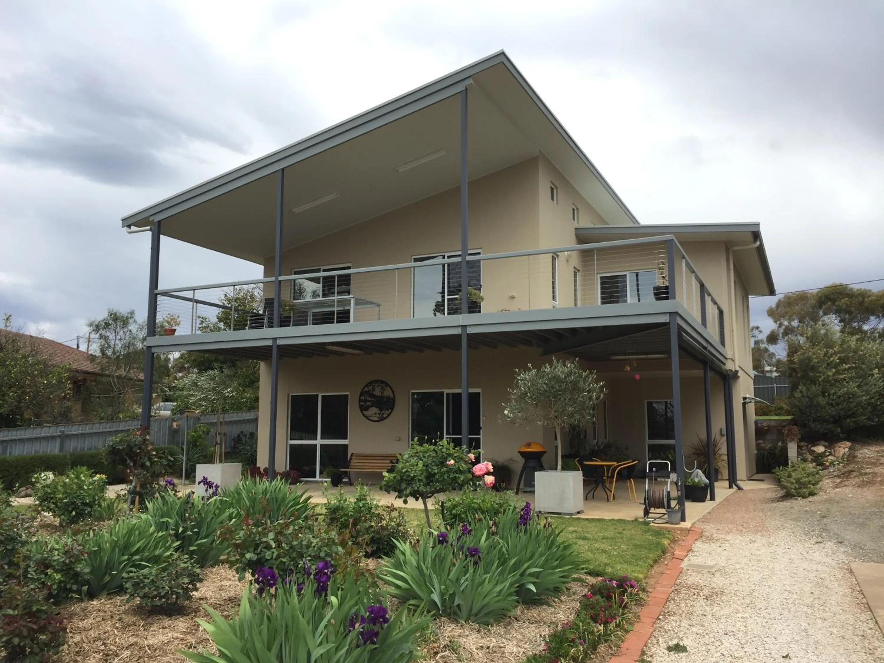 Facade/entrance in Lyreen's Apartment
