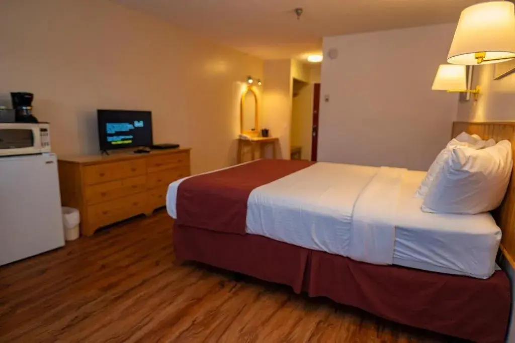 Bed in Canadas Best Value Inn- Riverview Hotel Bed in Canadas Best Value Inn- Riverview Hotel