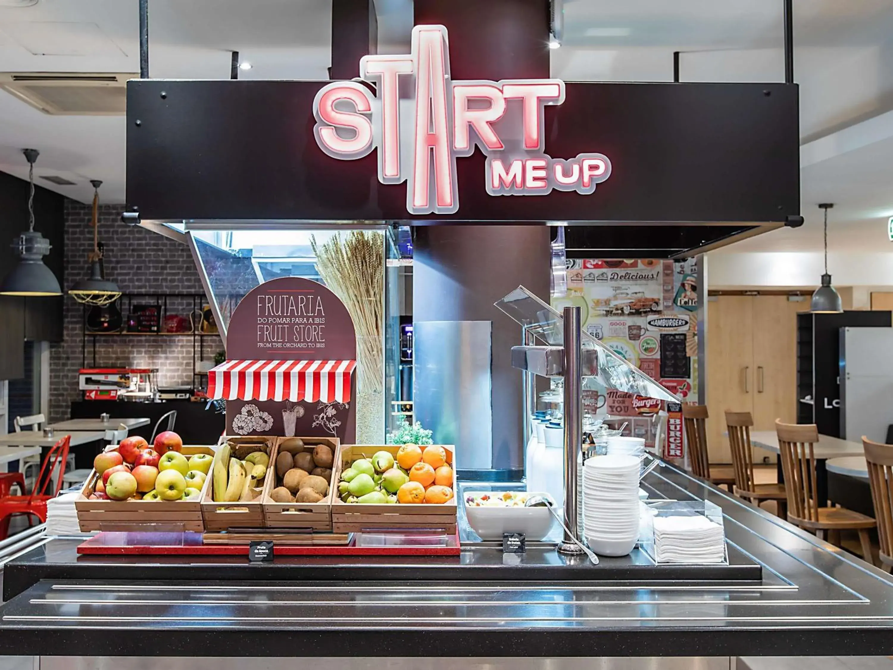 Property building in Hotel ibis Lisboa Alfragide Property building in Hotel ibis Lisboa Alfragide