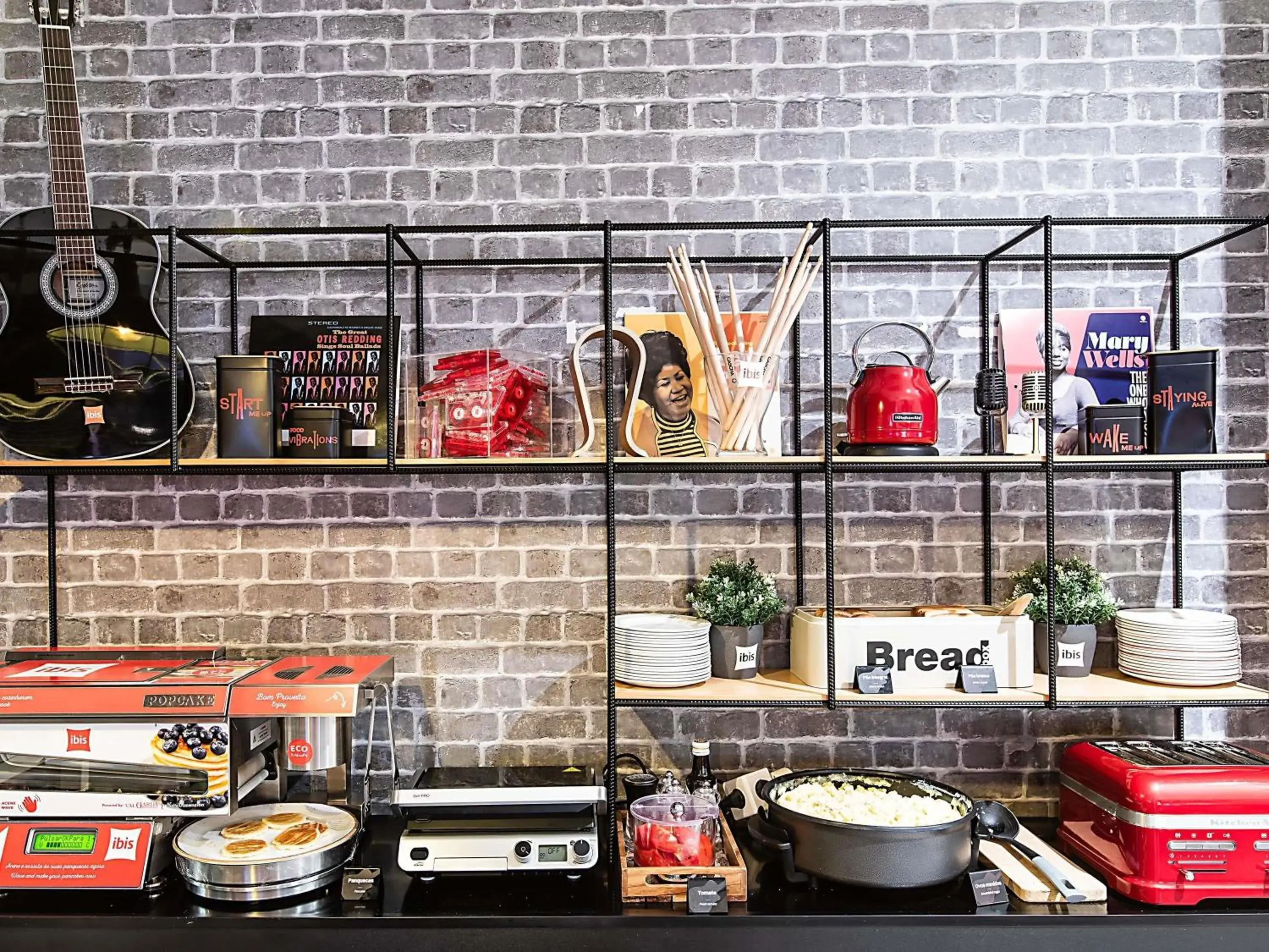 Property building in Hotel ibis Lisboa Alfragide Property building in Hotel ibis Lisboa Alfragide