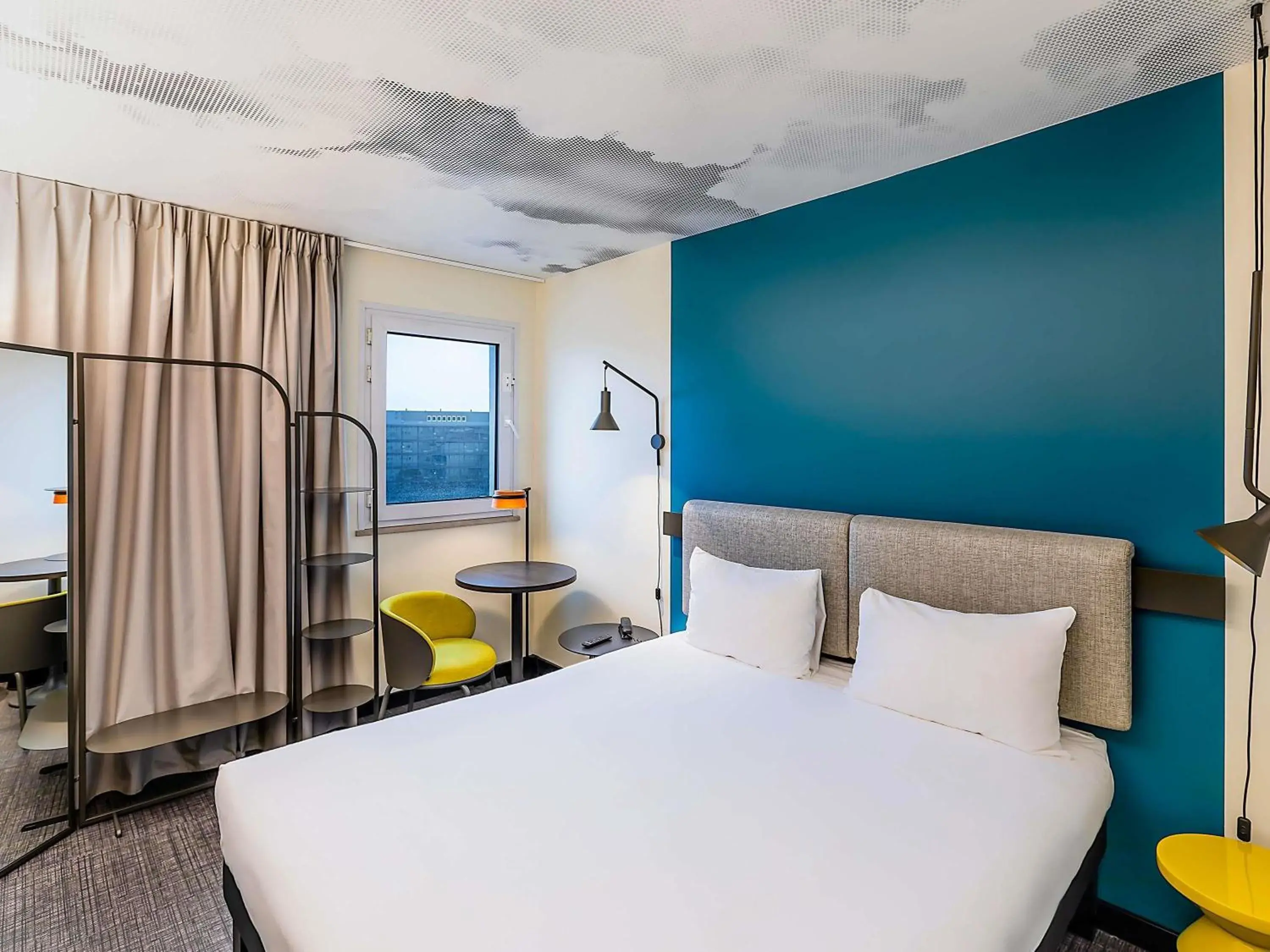 Bedroom, Bed in Hotel ibis Lisboa Alfragide Bedroom, Bed in Hotel ibis Lisboa Alfragide