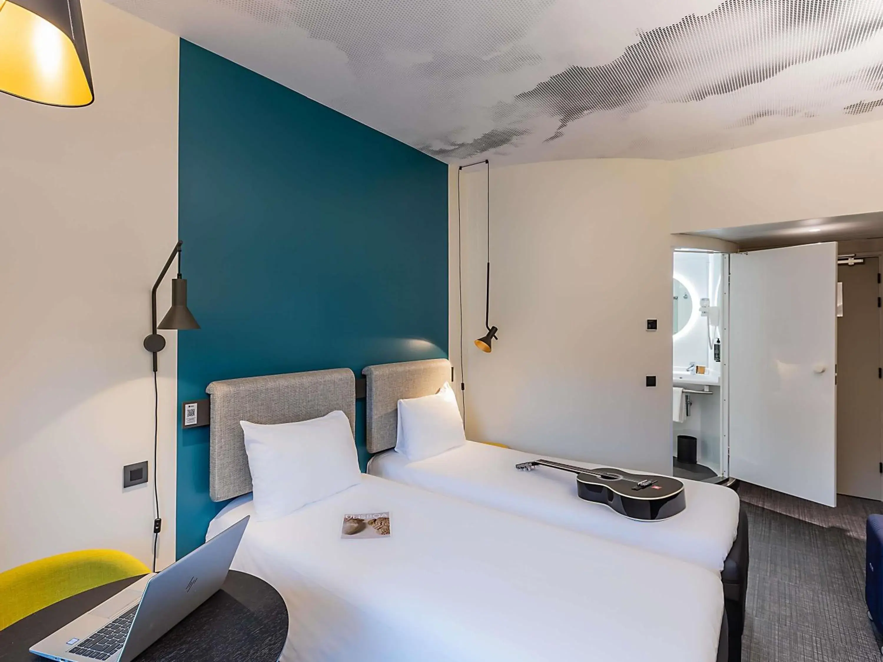 Bedroom, Bed in Hotel ibis Lisboa Alfragide Bedroom, Bed in Hotel ibis Lisboa Alfragide